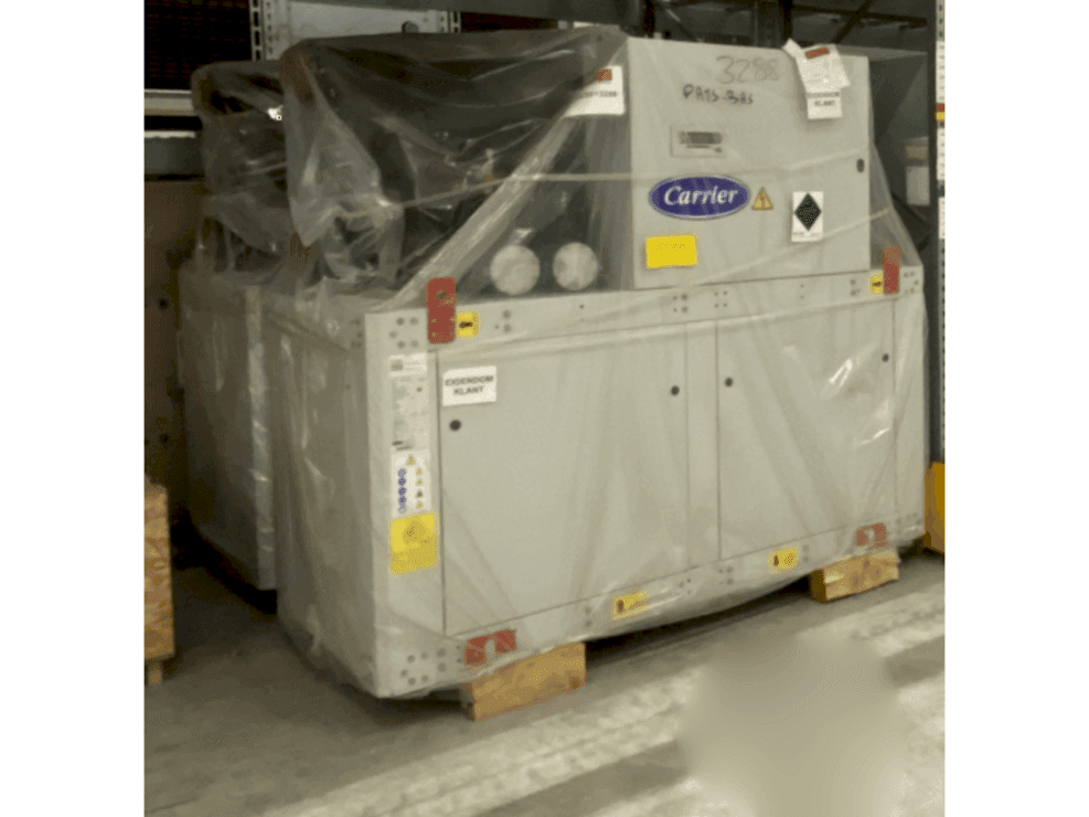 Vista frontal de la máquina CARRION 3x Carrier heat pump 30WI1000 & 2x Refrion Dry Coolers V-model ES4C 2390.6/4 E2