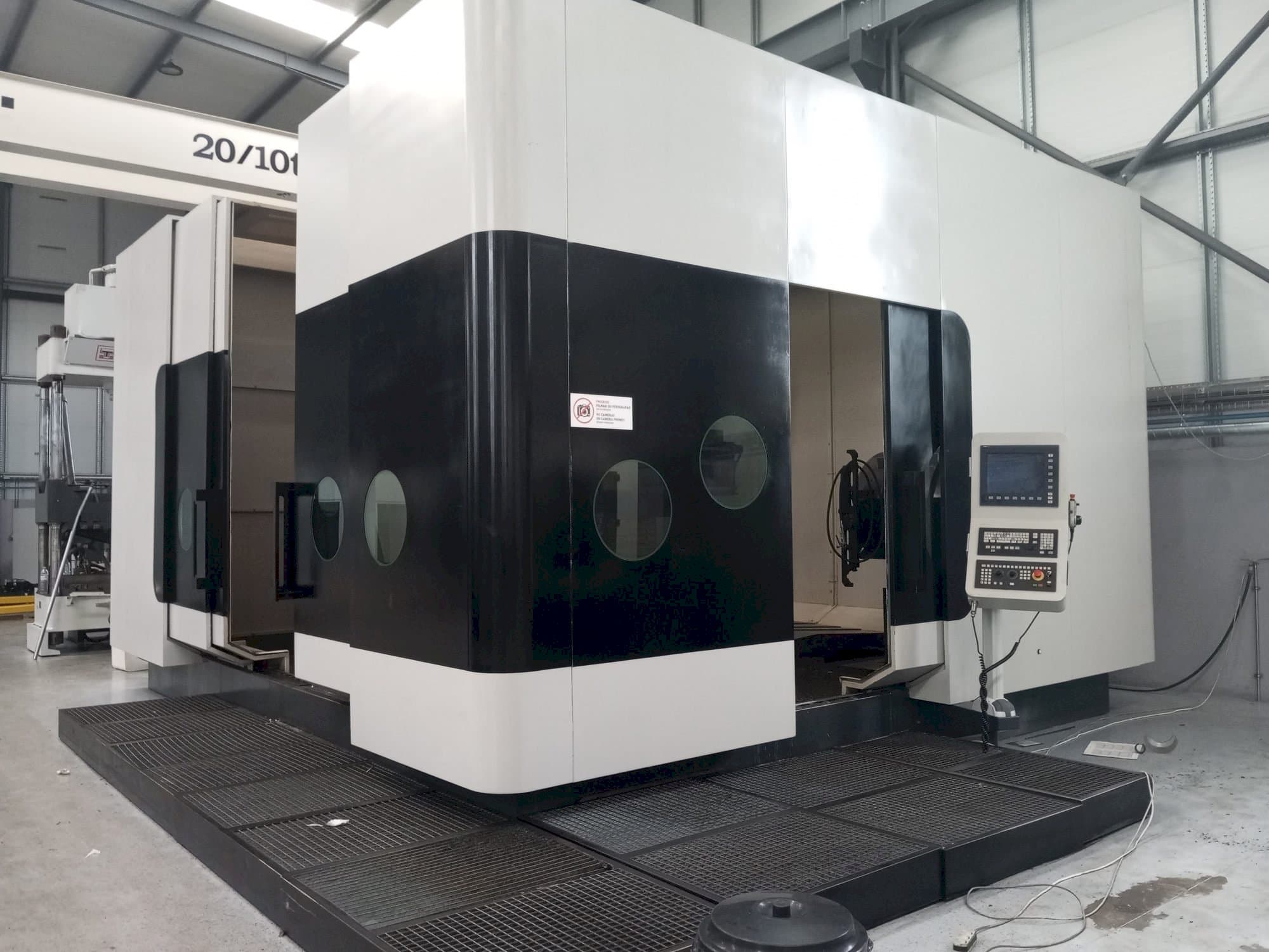 Vista frontal de la máquina CHETO 3000