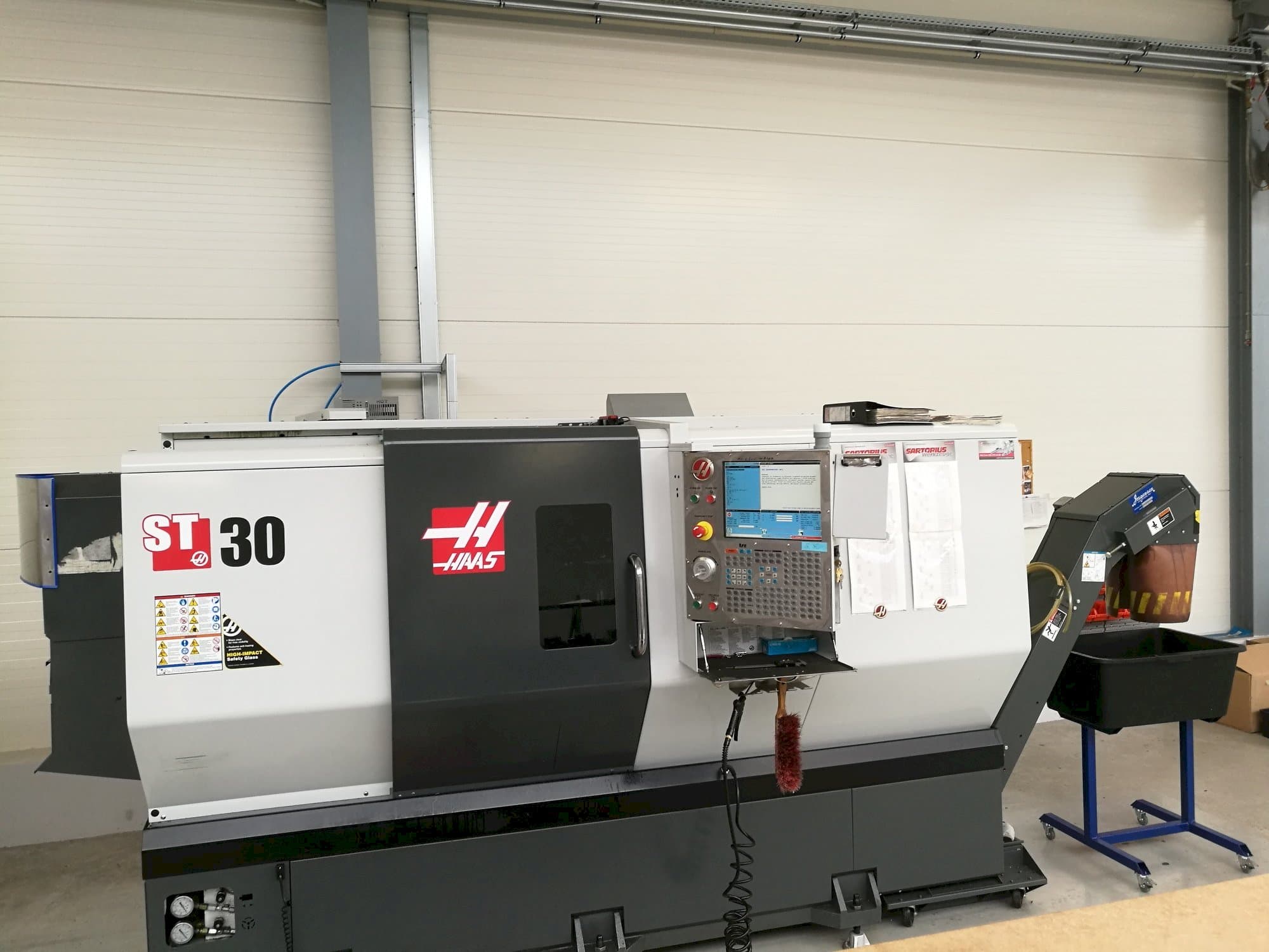 Vista frontal de la máquina HAAS ST-30