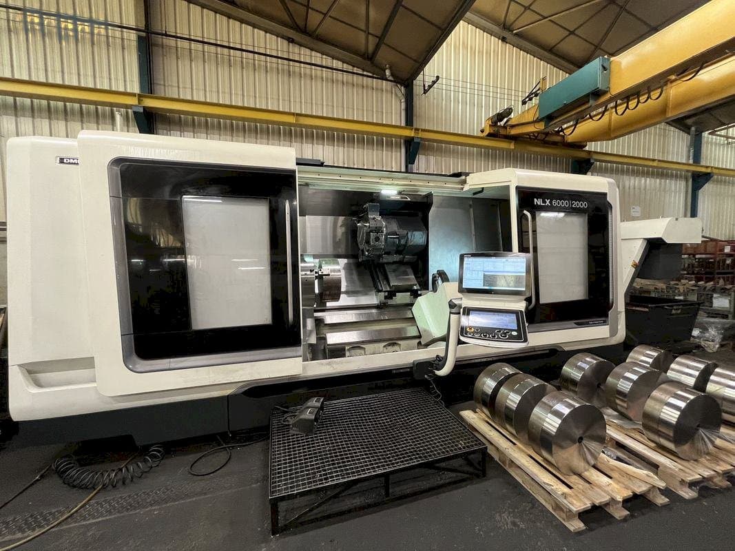 Vista lateral izquierda de la máquina DMG MORI NLX 6000 | 2000