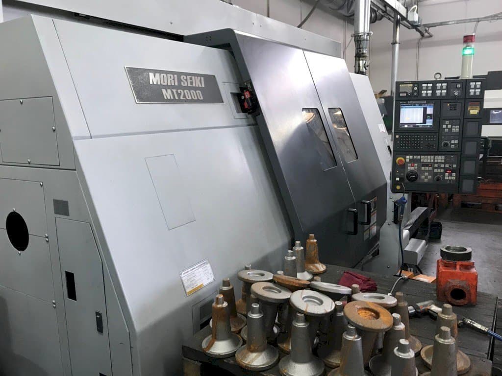 Vista frontal de la máquina MORI SEIKI MT 2002 SZ