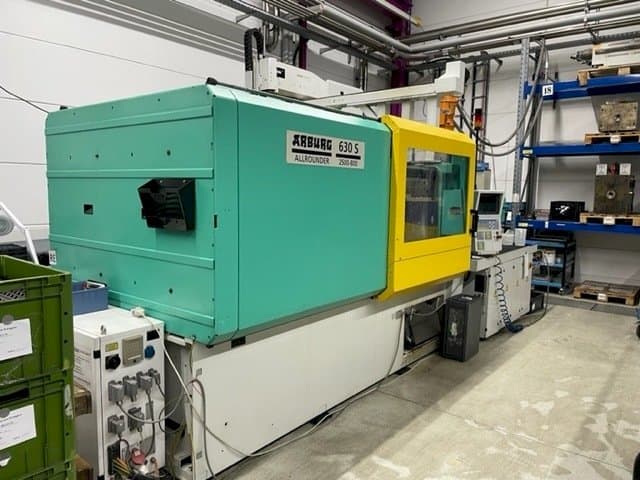 Vista frontal de la máquina Arburg 420C 1000-250