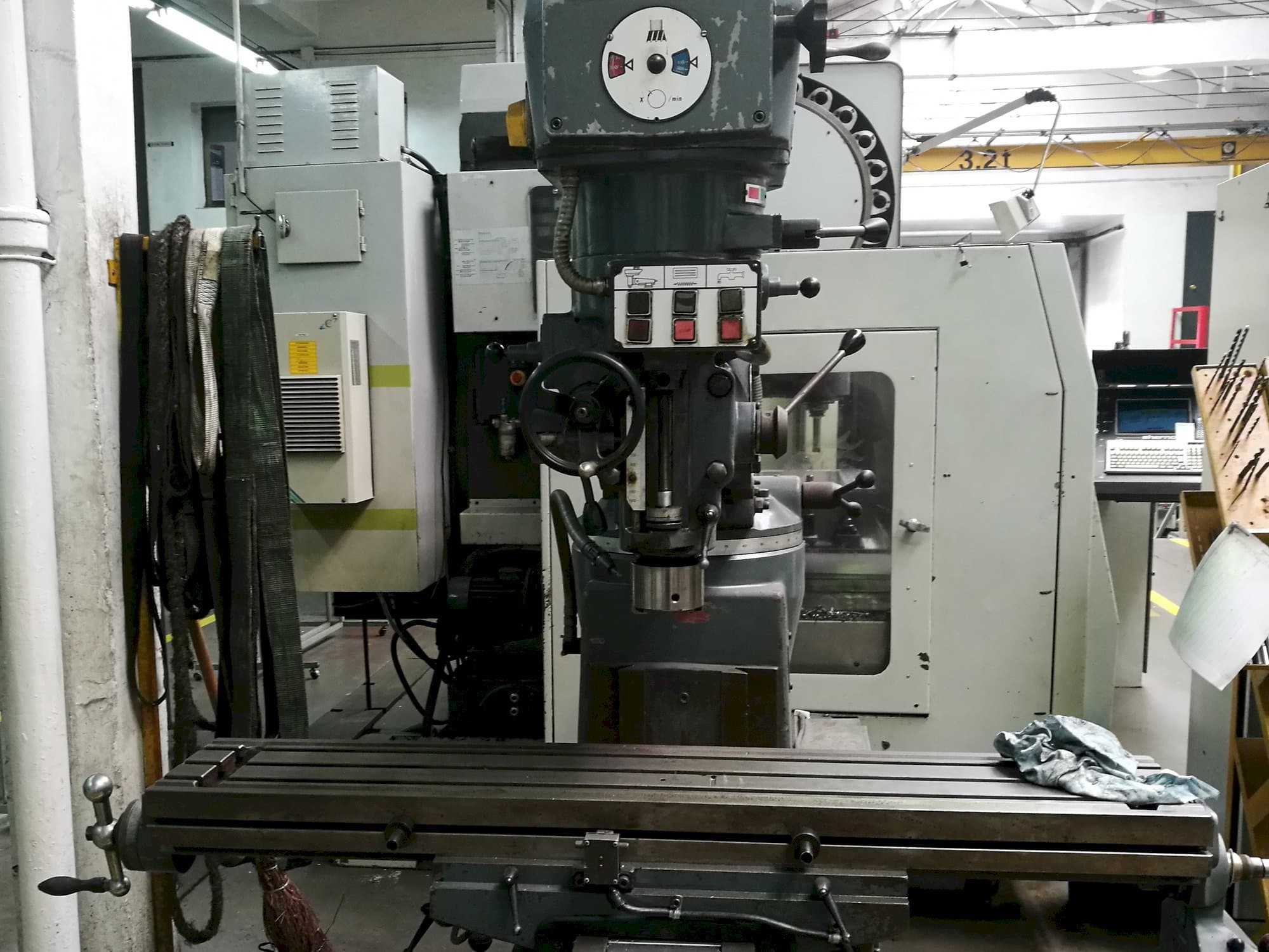 Vista frontal de la máquina LAGUN FTV2