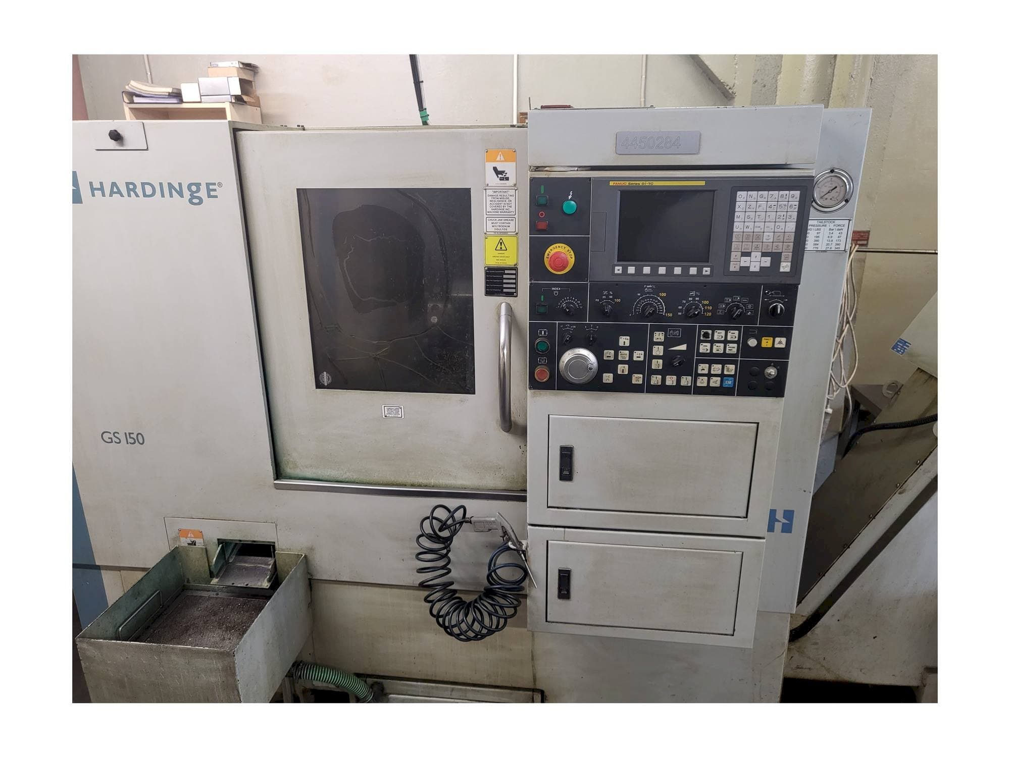 Vista frontal de la máquina HARDINGE GS-150