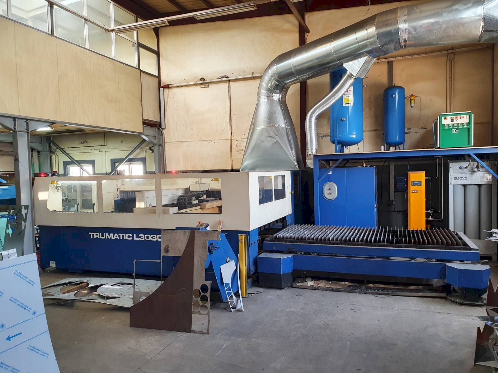 Vista frontal de la máquina Trumpf Trumatic L3030