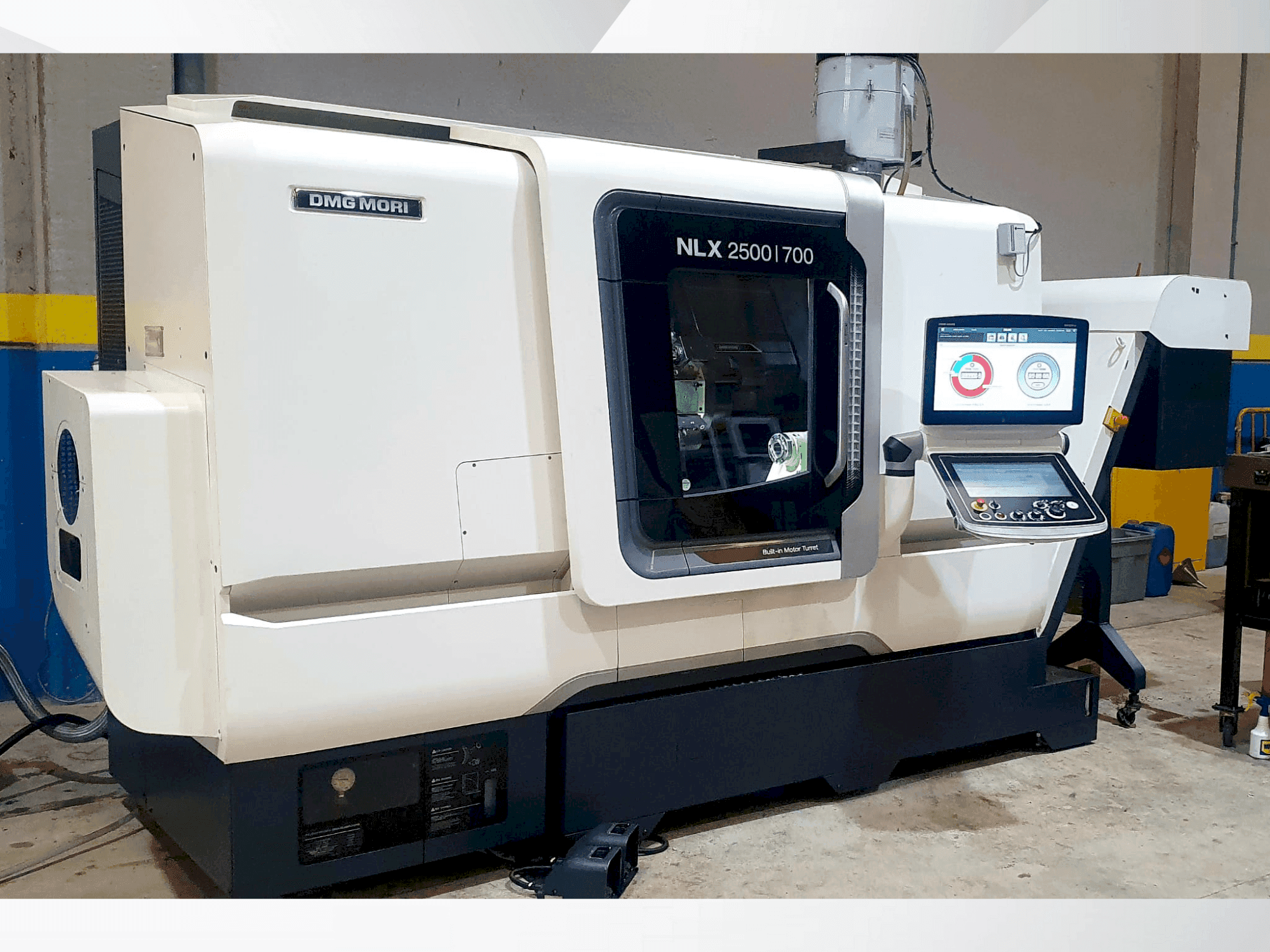 Vista frontal de la máquina DMG MORI NLX2500Y/700
