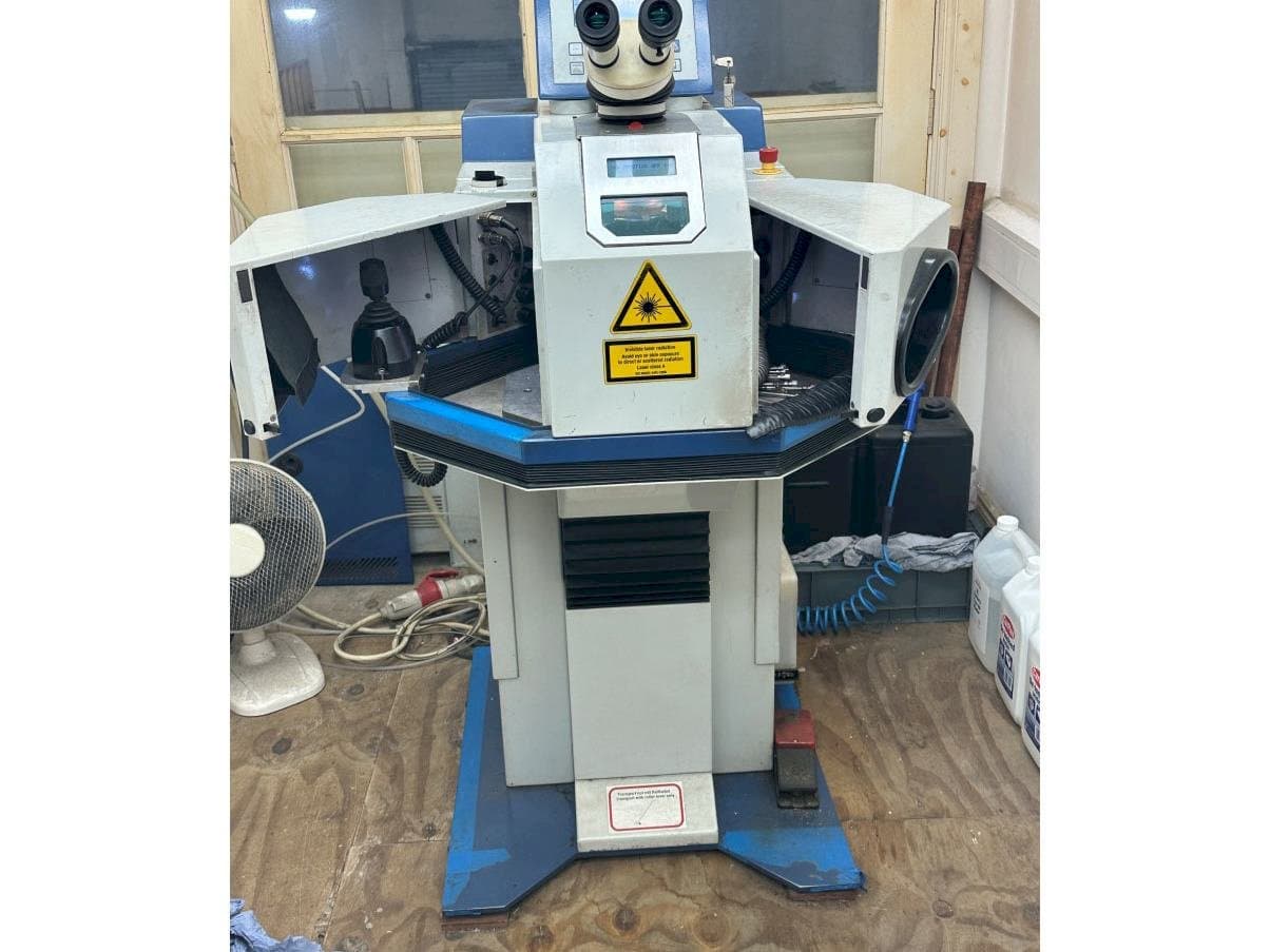 Vista frontal de la máquina ALPHA LASER ALV 150 SM