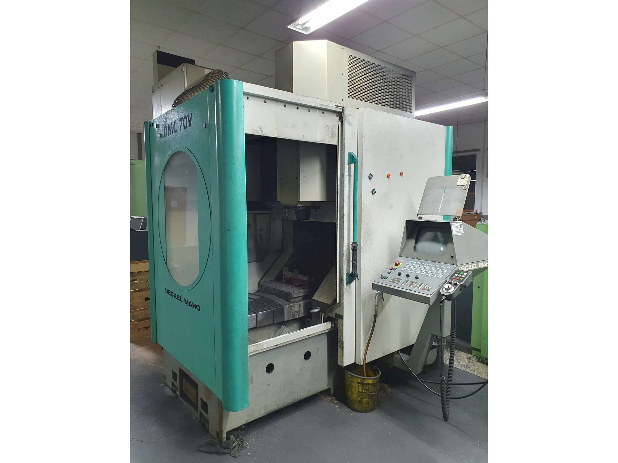 Vista frontal de la máquina DMG DMC 70 V