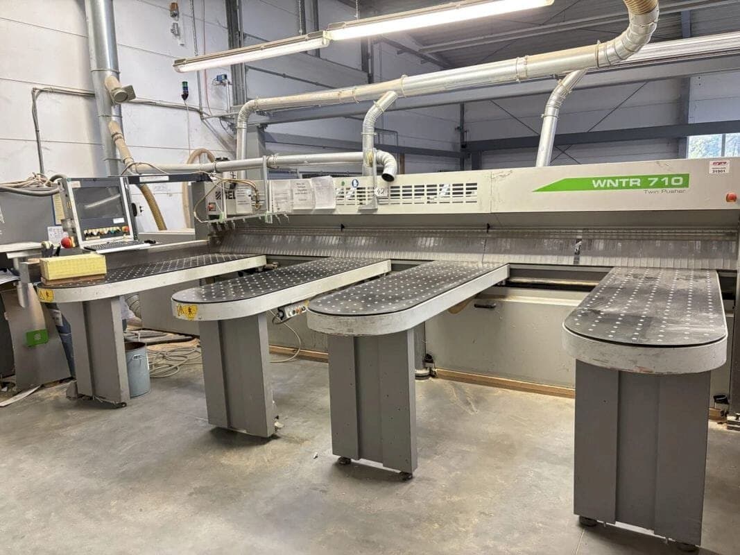 Vista frontal de la máquina SELCO WNTR 710