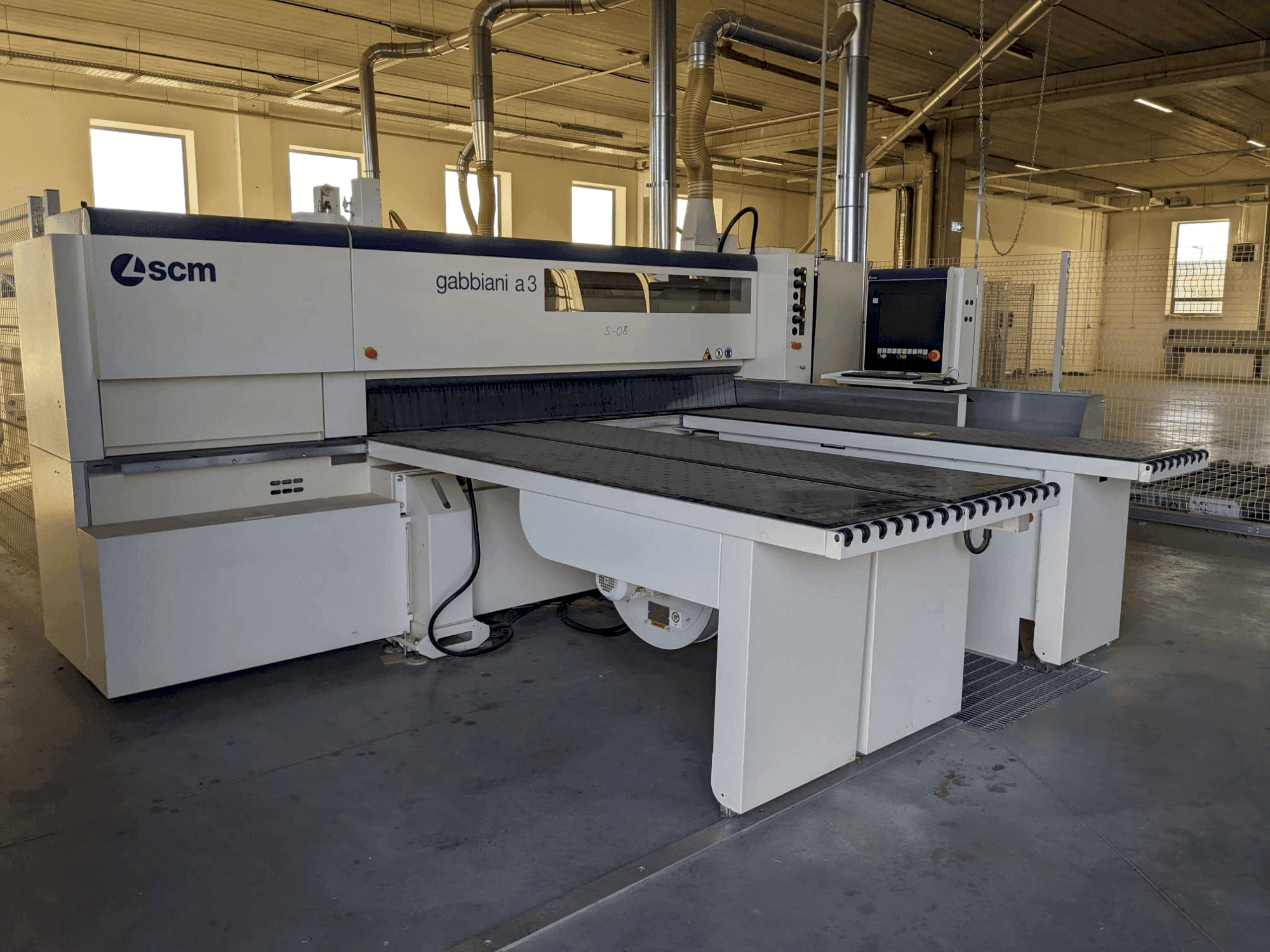 Vista frontal de la máquina SCM Gabbiani A3 130