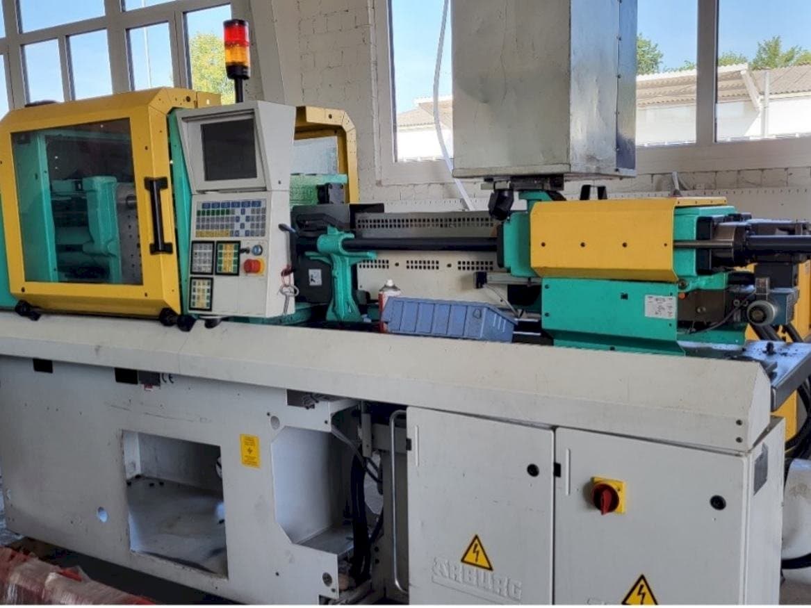 Vista frontal de la máquina Arburg Allrounder 270S 350-150