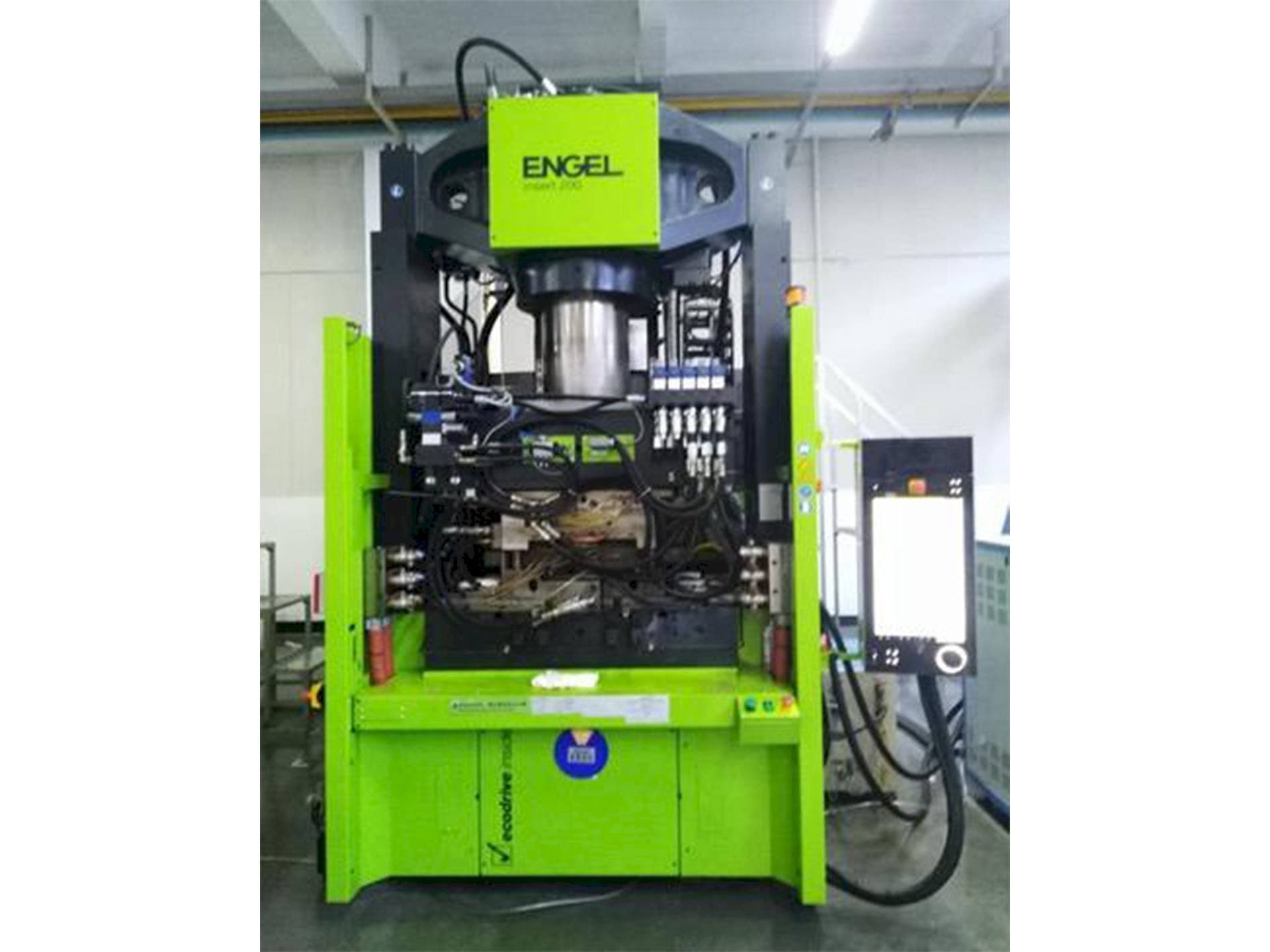 Vista frontal de la máquina ENGEL insert 650H / 200