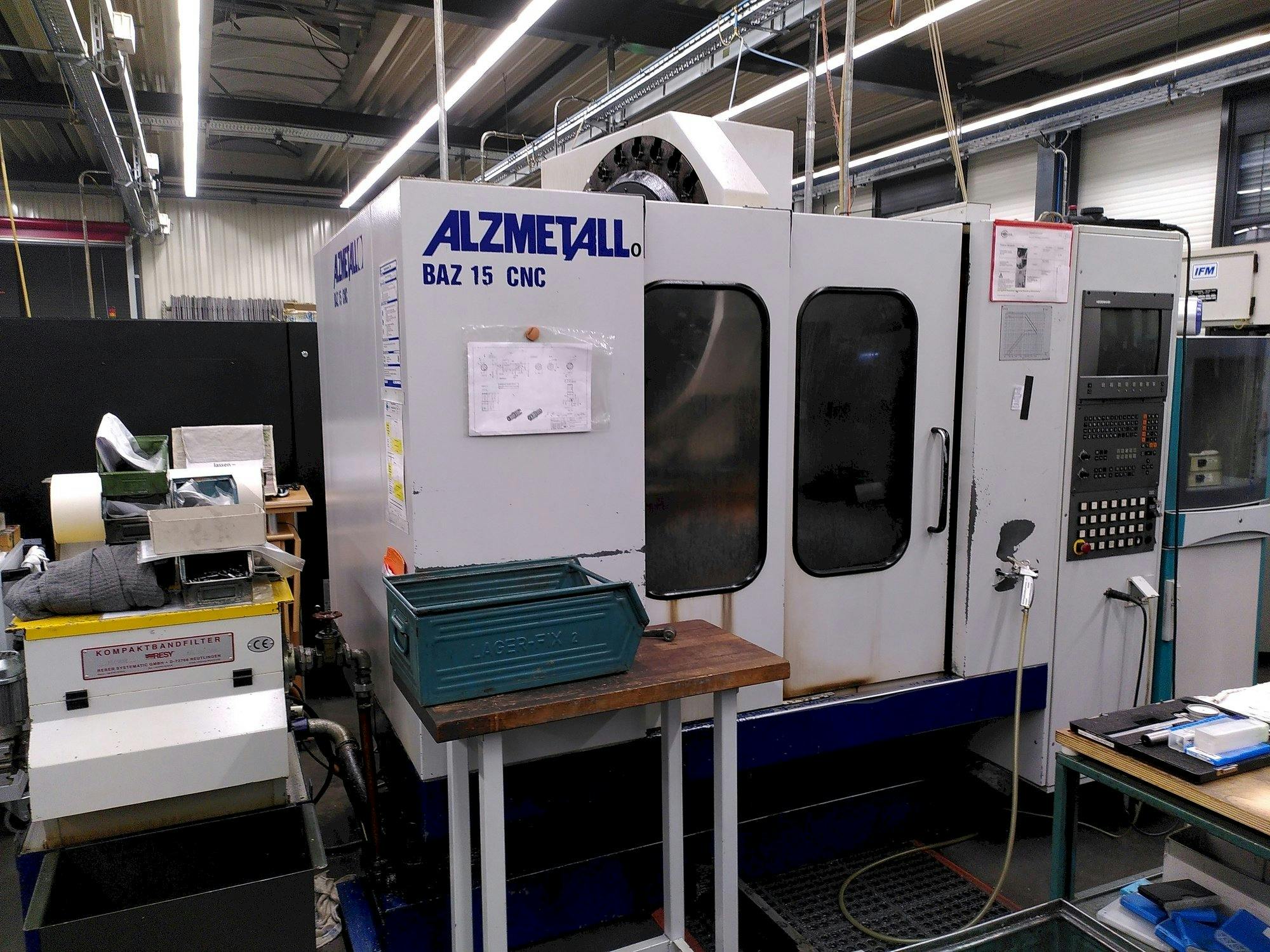 Vista frontal de la máquina Alzmetall BAZ 15 CNC