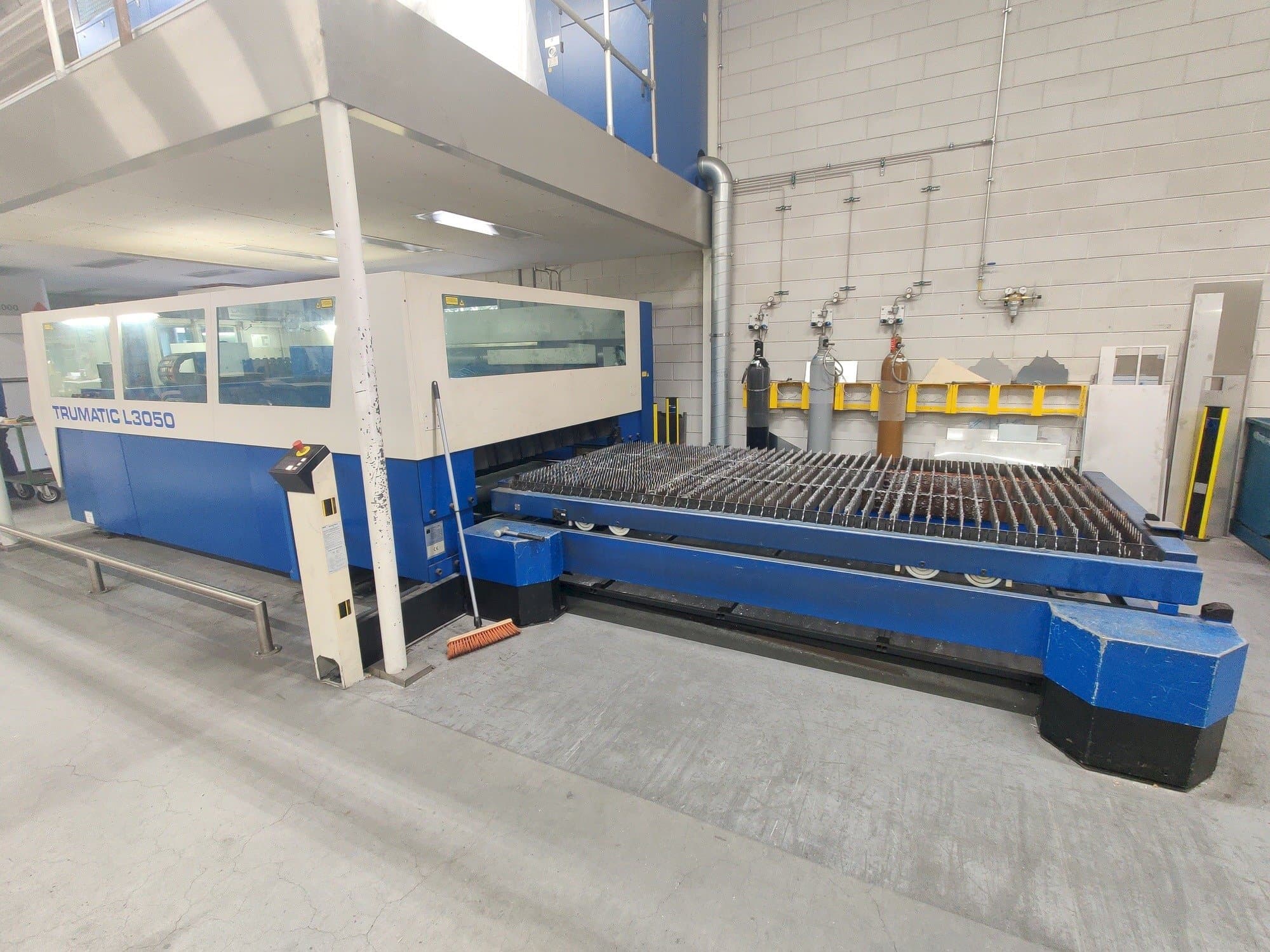 Vista frontal de la máquina Trumpf Trumatic L3050