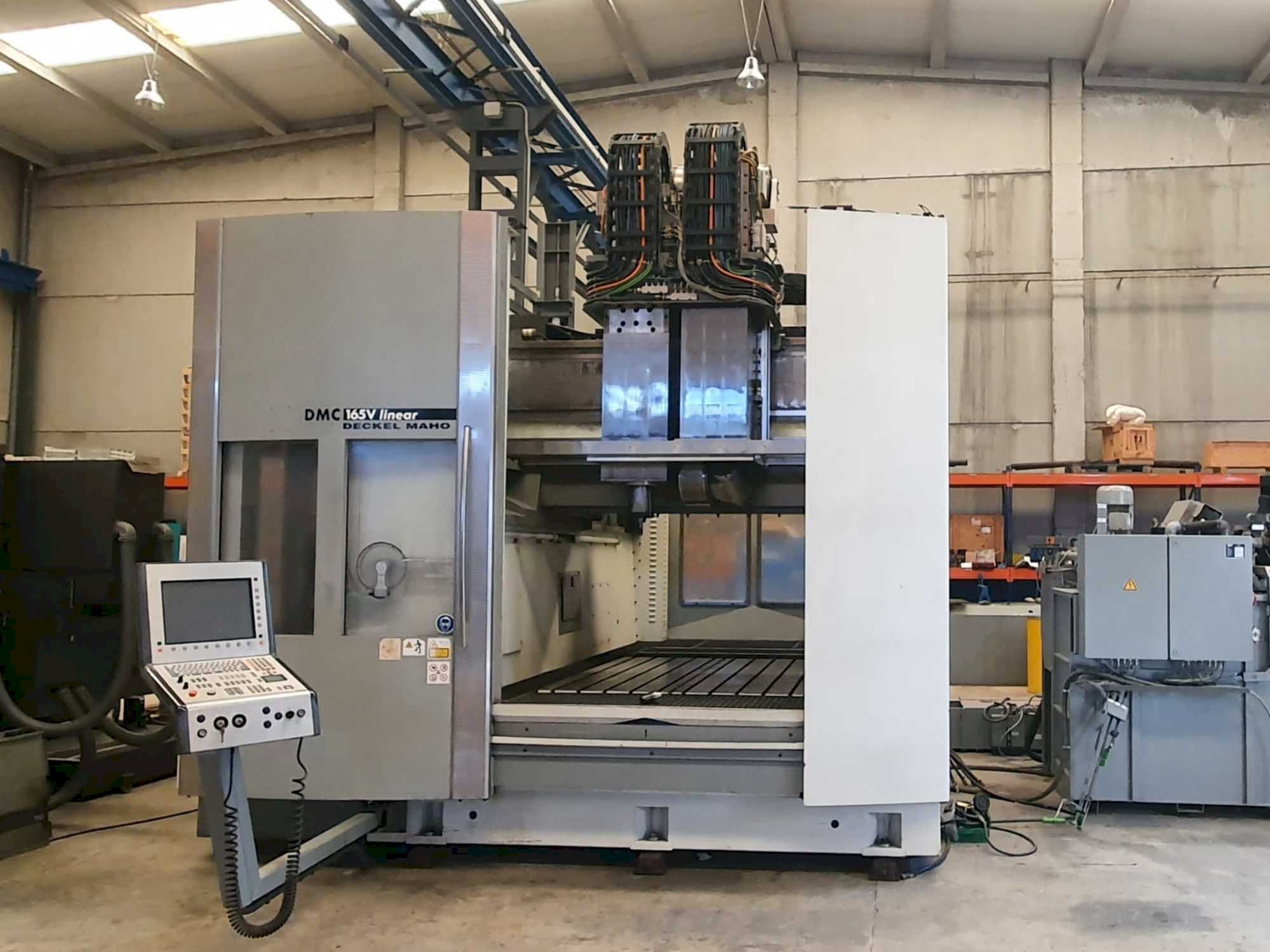 Vista frontal de la máquina DECKEL MAHO DMC 165V Linear