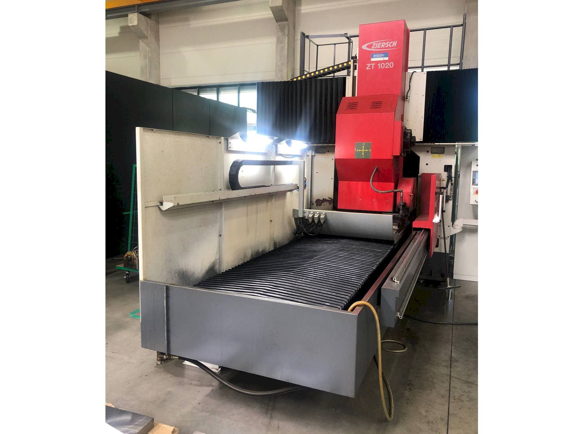 Vista frontal de la máquina Ziersch ZT 1020