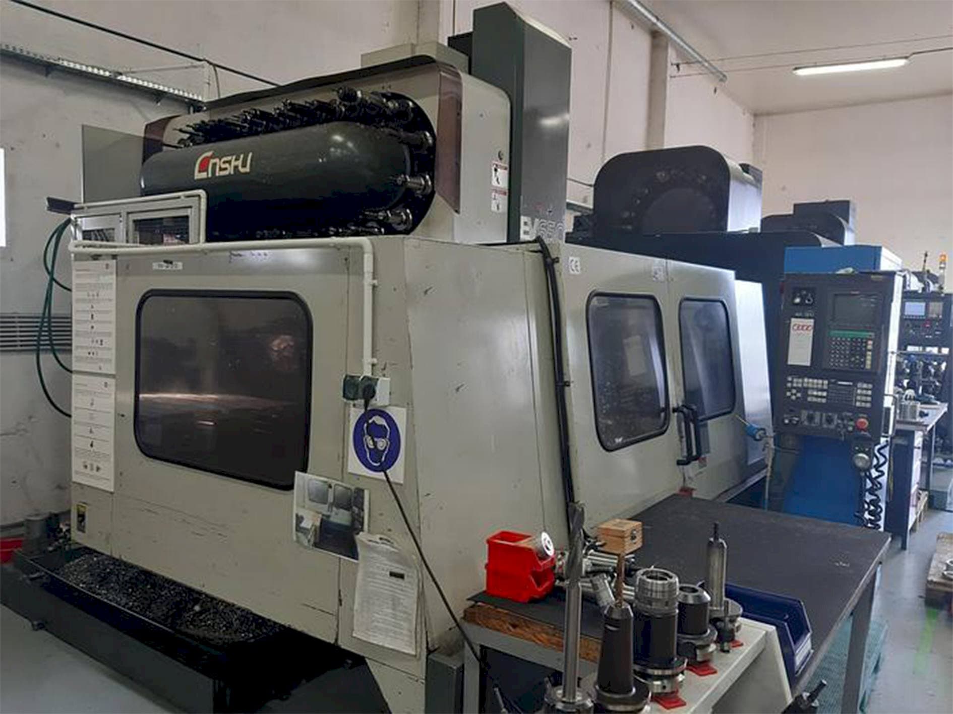 Vista frontal de la máquina Enshu EV 650