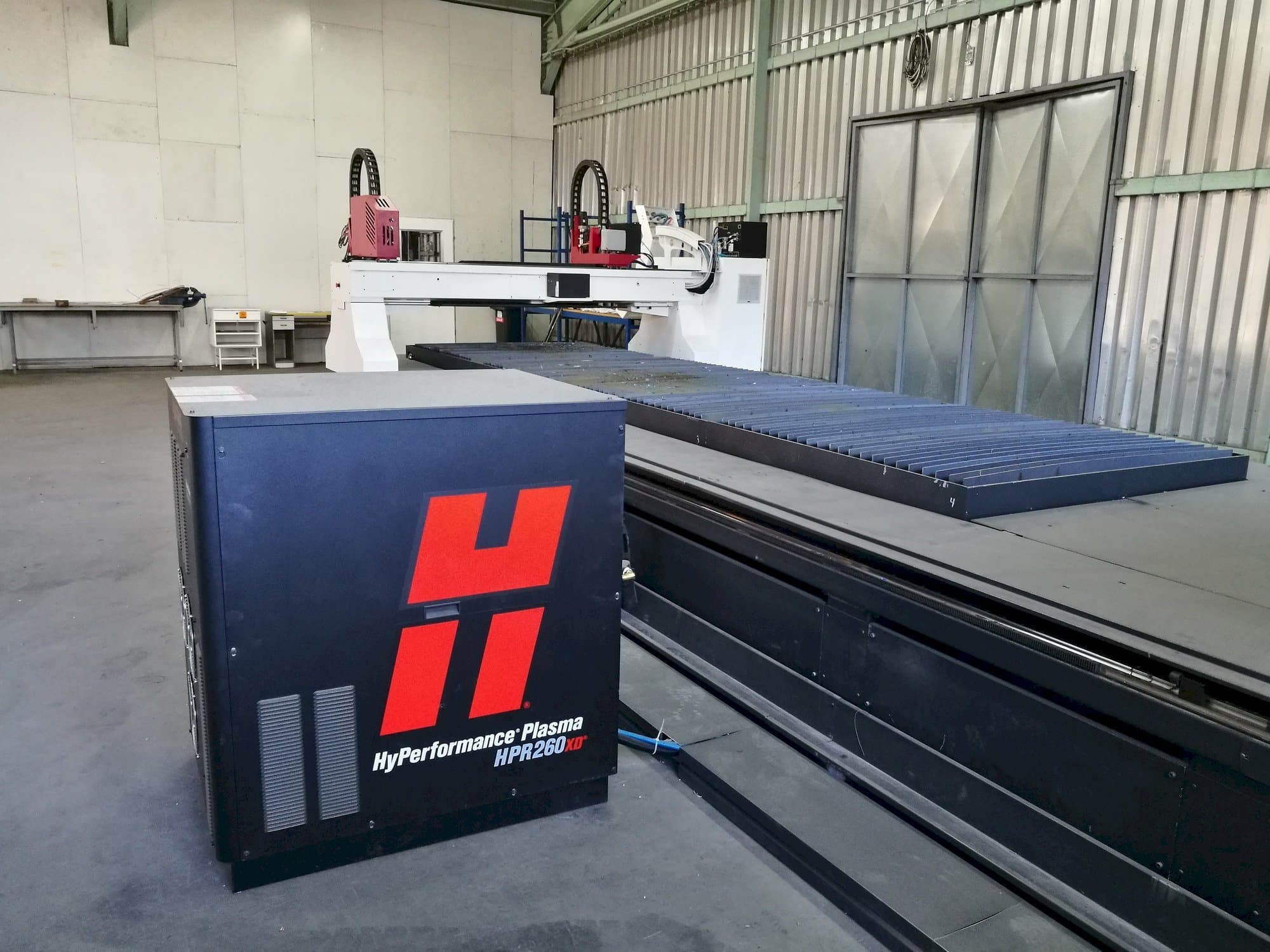 Vista frontal de la máquina Baykal BPL-H 1506