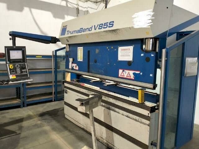 Vista frontal de la máquina Trumpf TrumaBend V85S