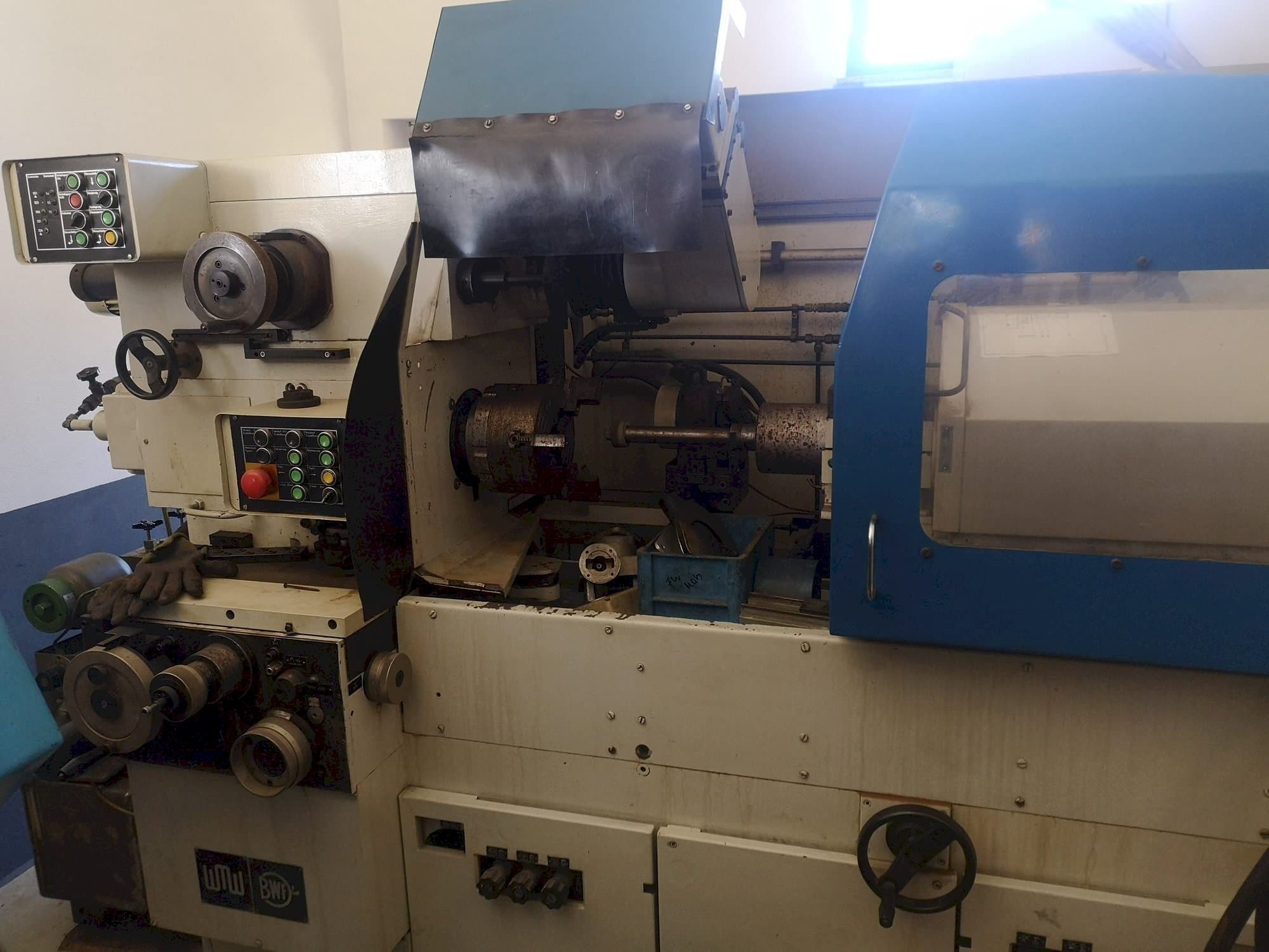 Vista frontal de la máquina WMW SI4