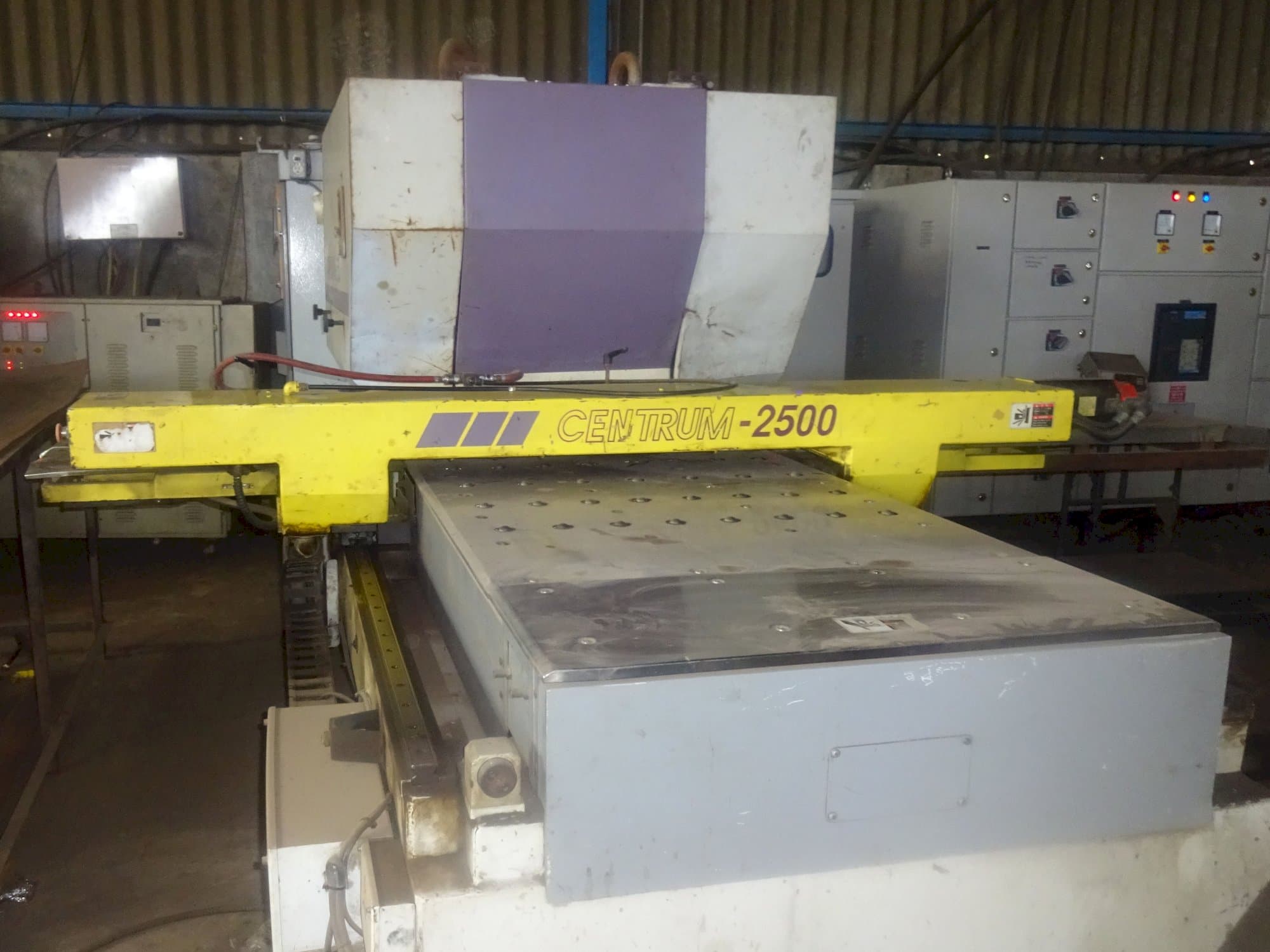 Vista frontal de la máquina Murata Wiedemann C-2500