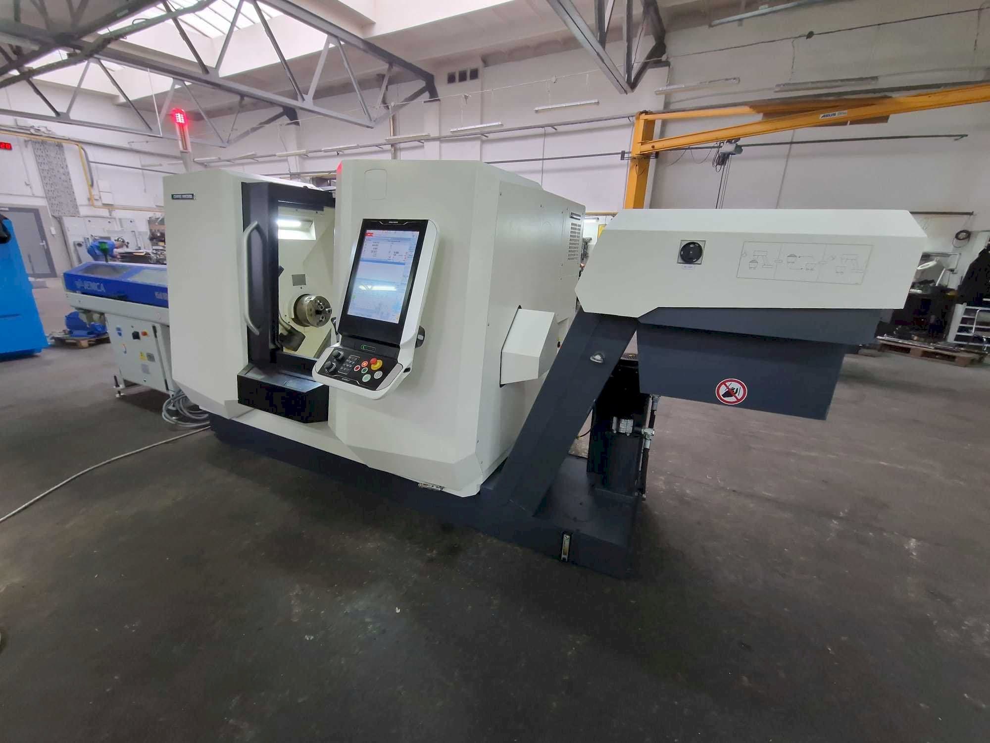 Vista frontal de la máquina DMG MORI CLX 350 V6