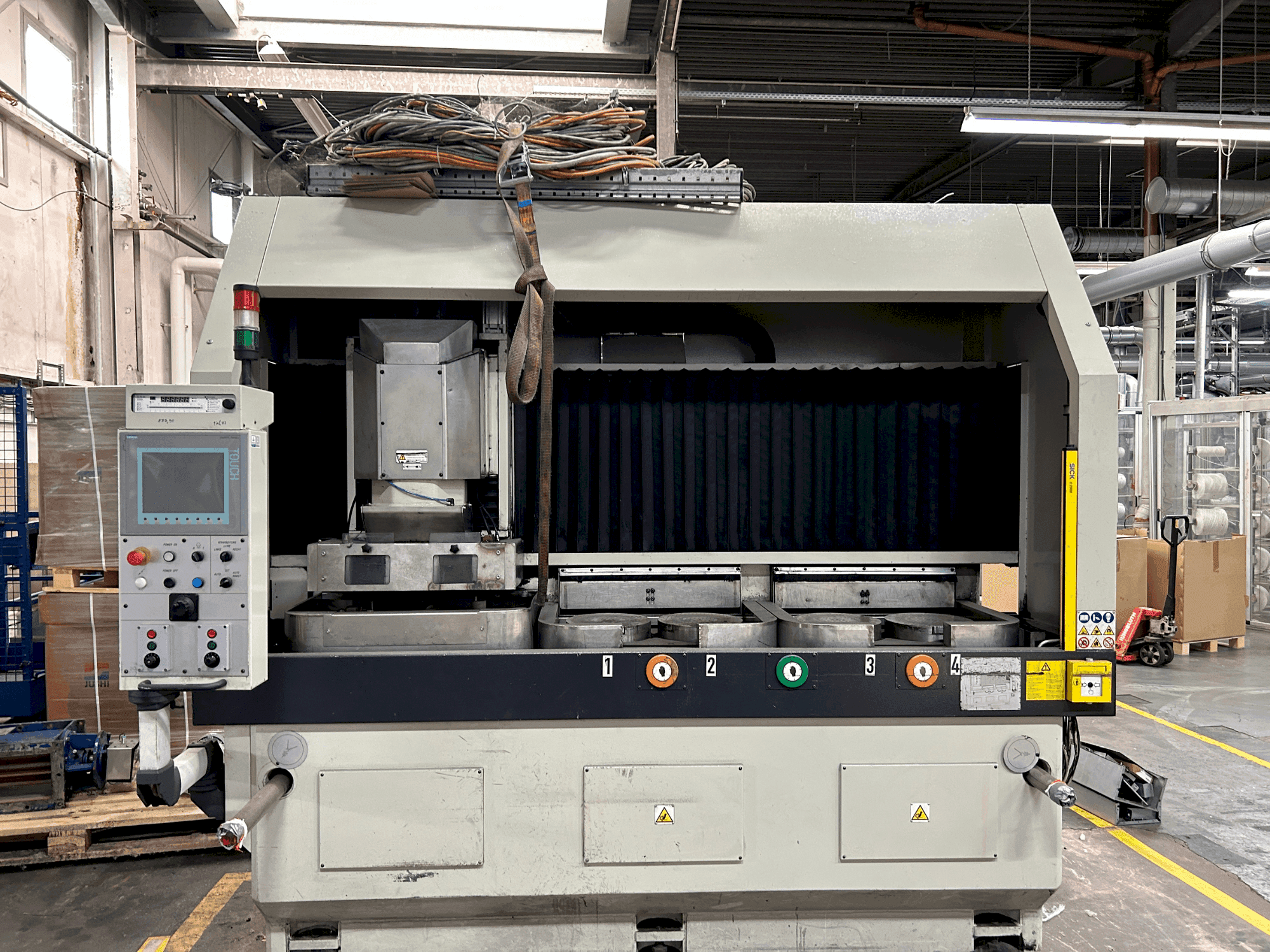 Vista frontal de la máquina Lodi VHP 300 4T CN