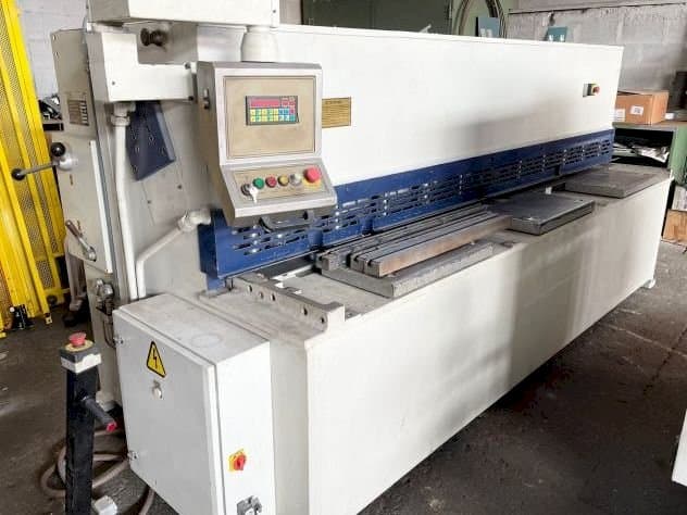 Vista frontal de la máquina ALPA COF 3050mm x 4/6mm