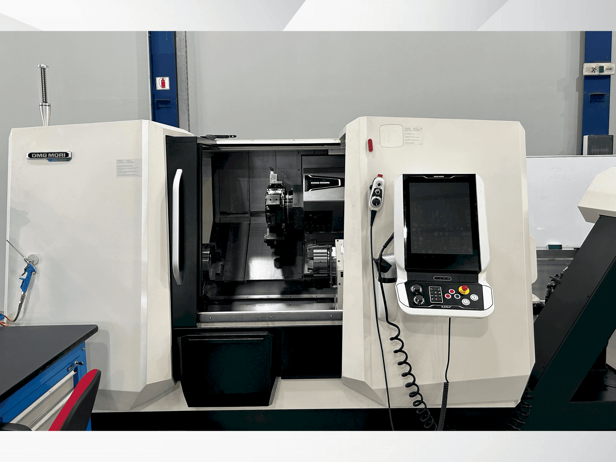 Vista frontal de la máquina DMG MORI CLX 450 V6