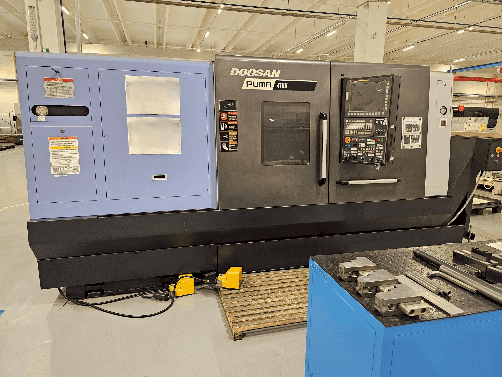 Vista frontal de la máquina DOOSAN PUMA 4100B (2018)