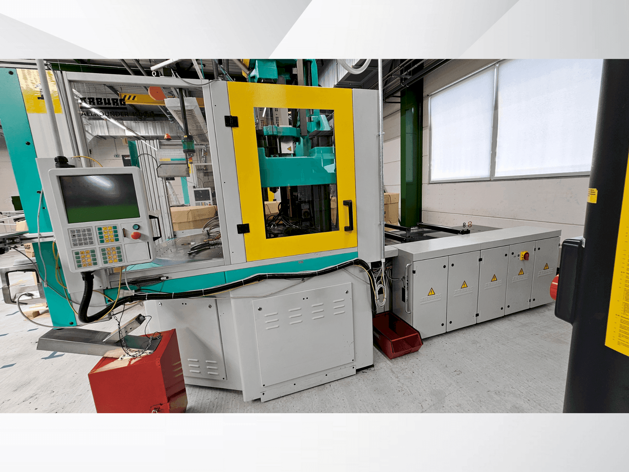 Vista frontal de la máquina Arburg Allrounder 1500 T 2000-400