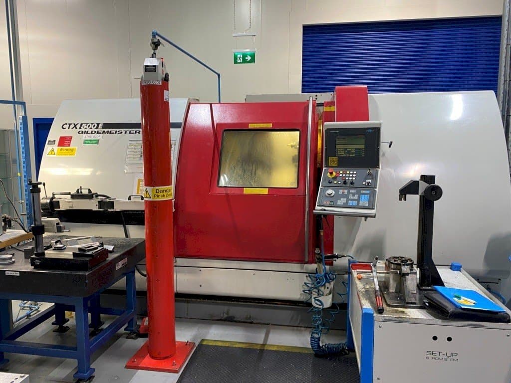 Vista frontal de la máquina Gildemeister CTX-500 E