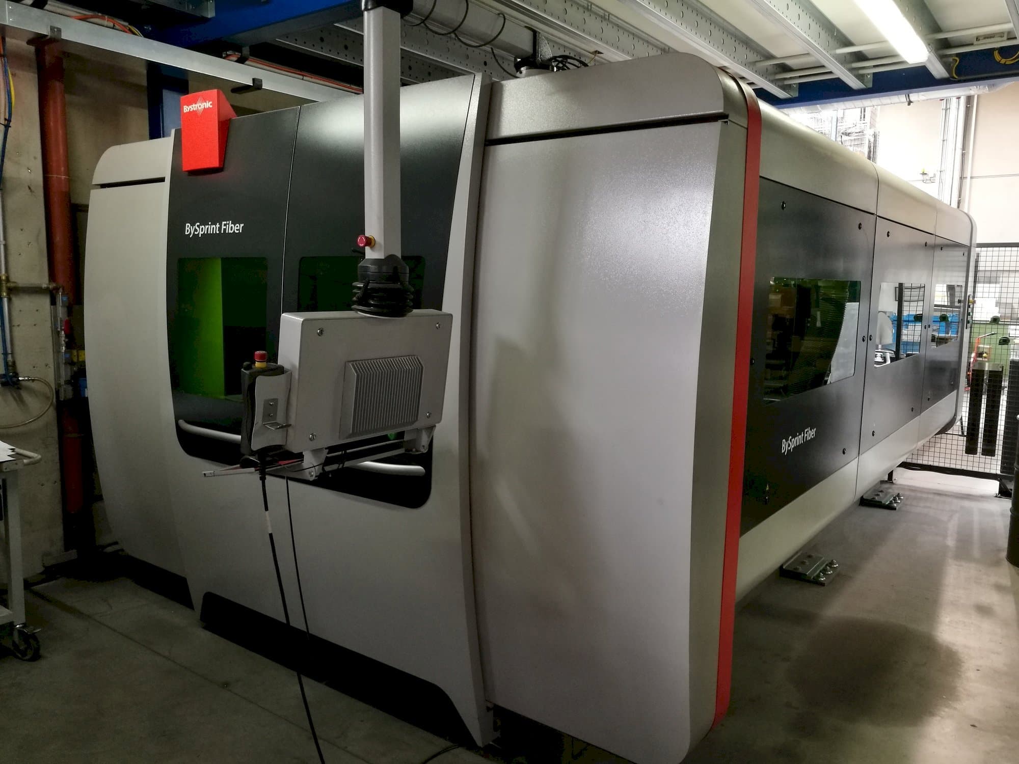 Vista frontal de la máquina Bystronic BySprint Fiber 3015