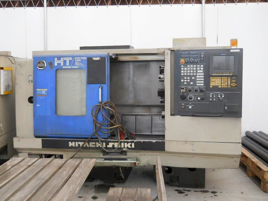 Vista frontal de la máquina HITACHI SEIKI HITEC-TURN 23R III