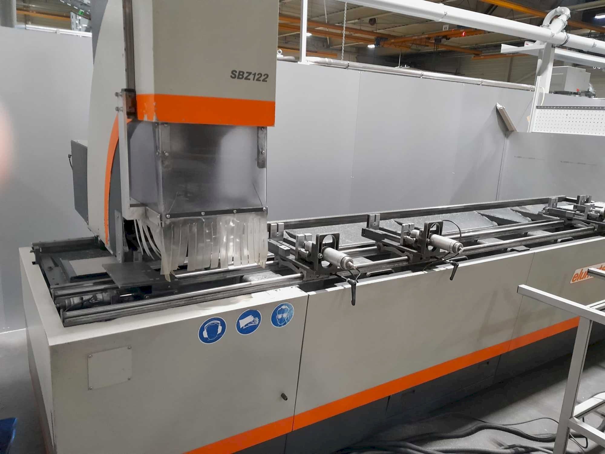 Vista frontal de la máquina Elumatec SBZ 122