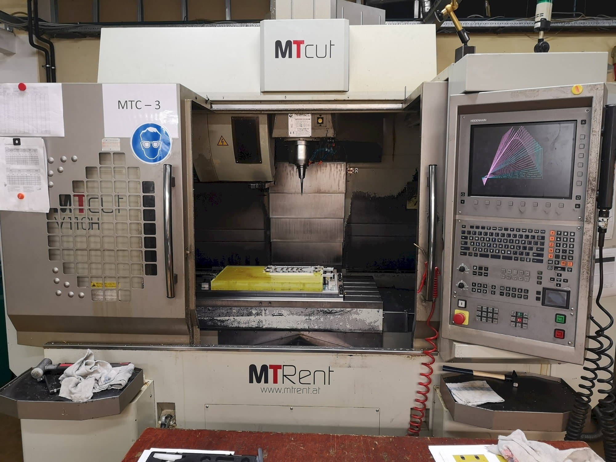 Vista frontal de la máquina MT Cut V110H