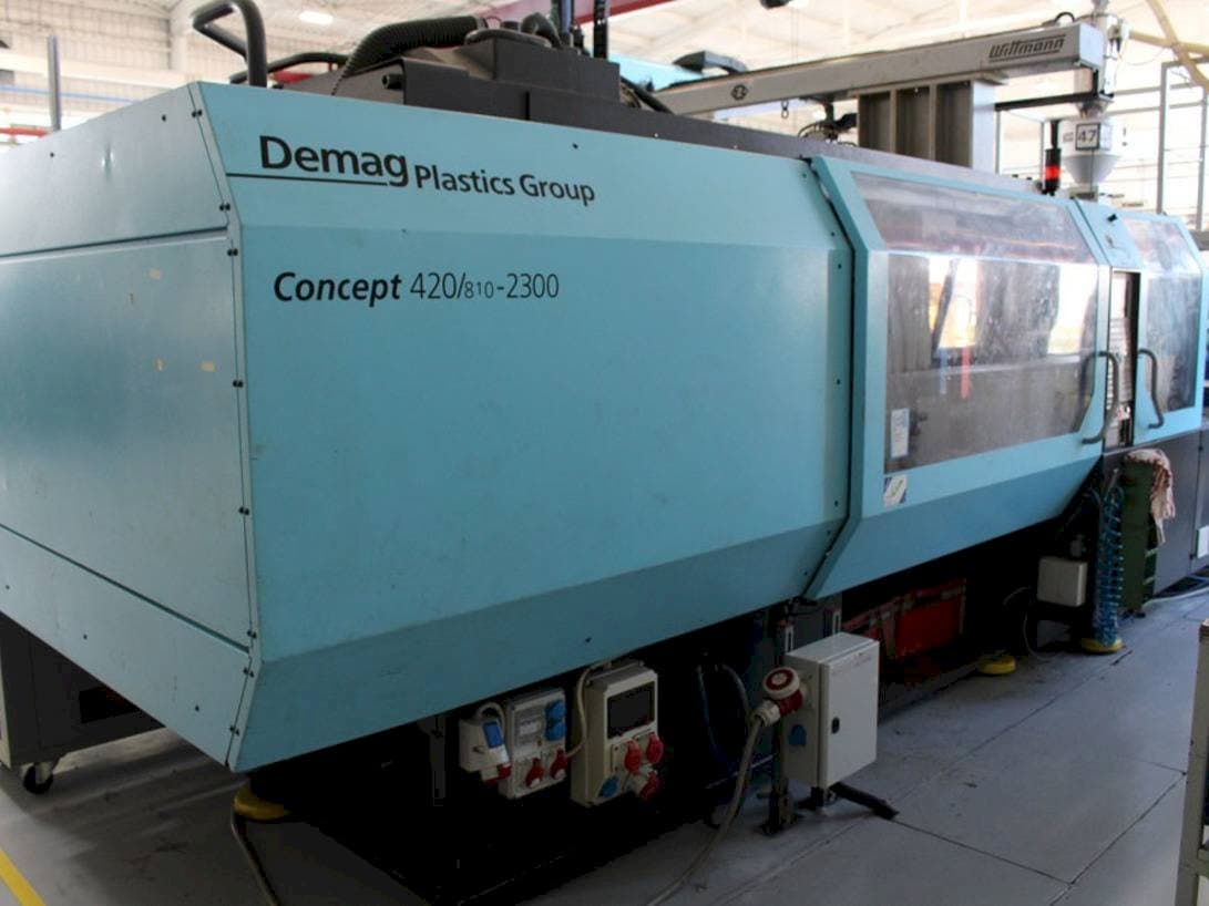 Vista frontal de la máquina DEMAG 420/810-2300 NC4