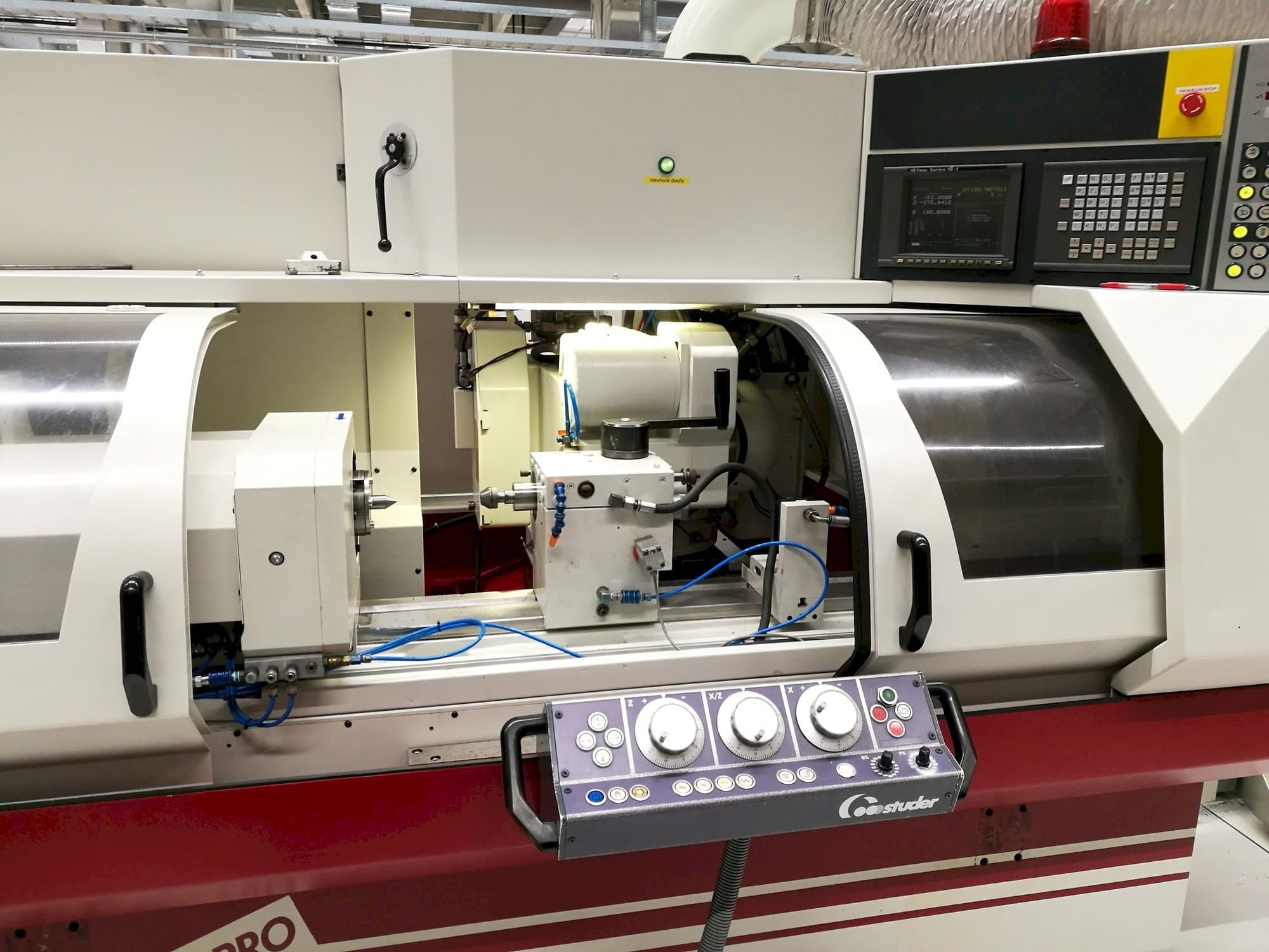 Vista frontal de la máquina STUDER S30 lean PRO