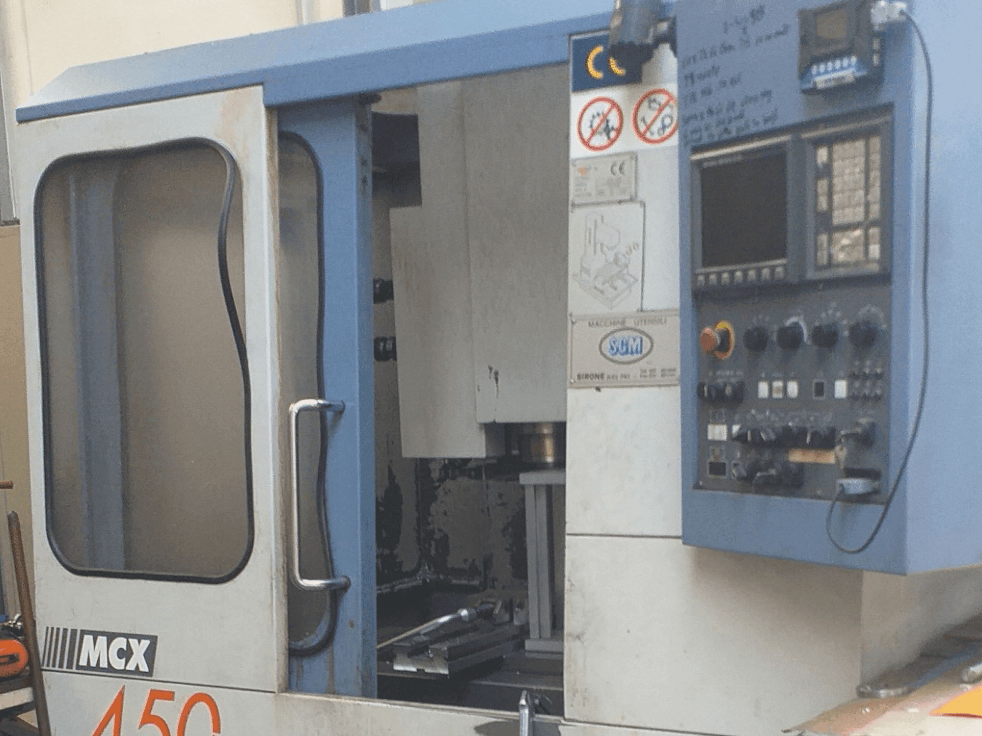 Vista frontal de la máquina FAMUP MCX 450