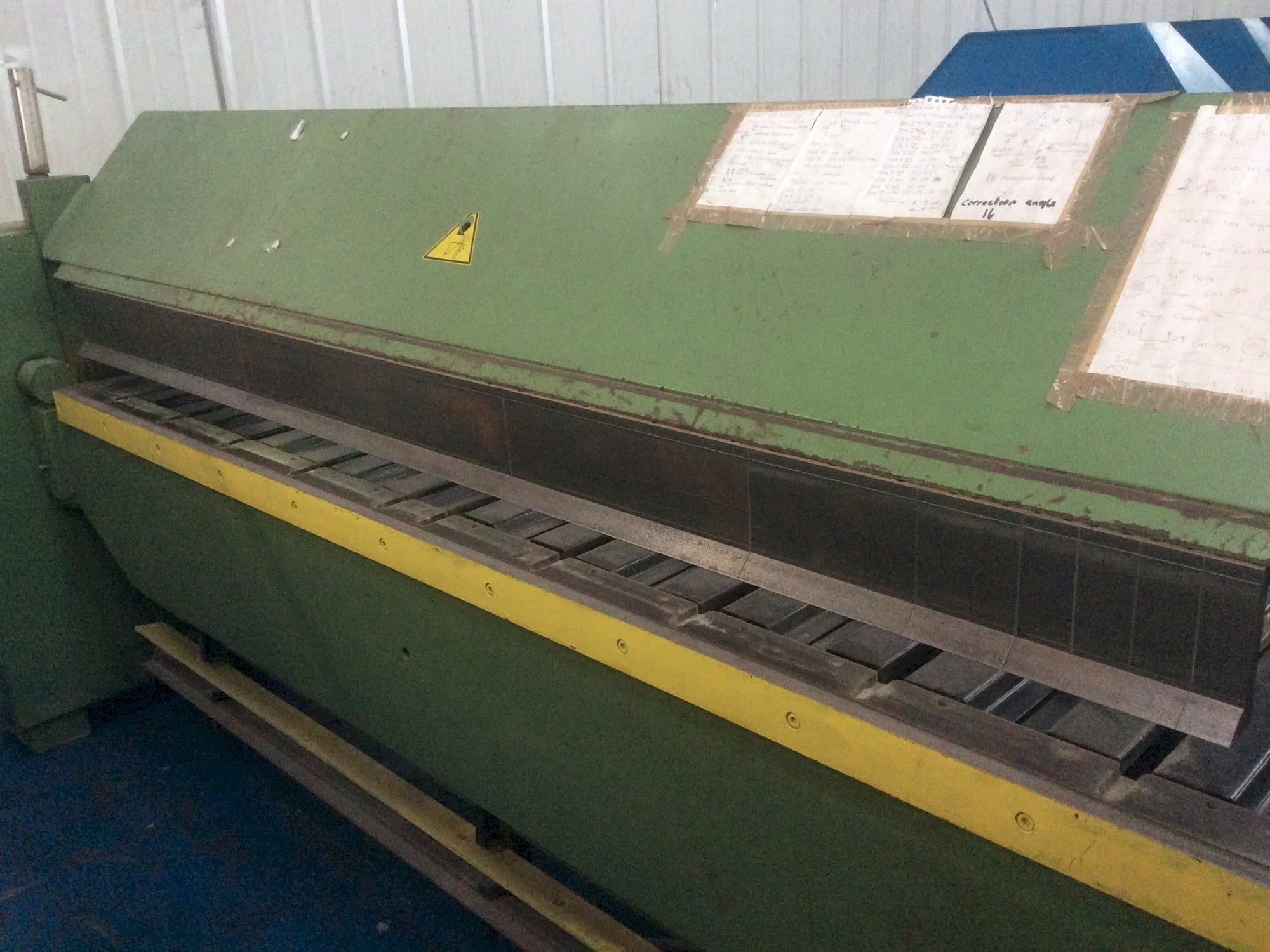 Vista derecha de la máquina Schechtl MAB 250/CNC