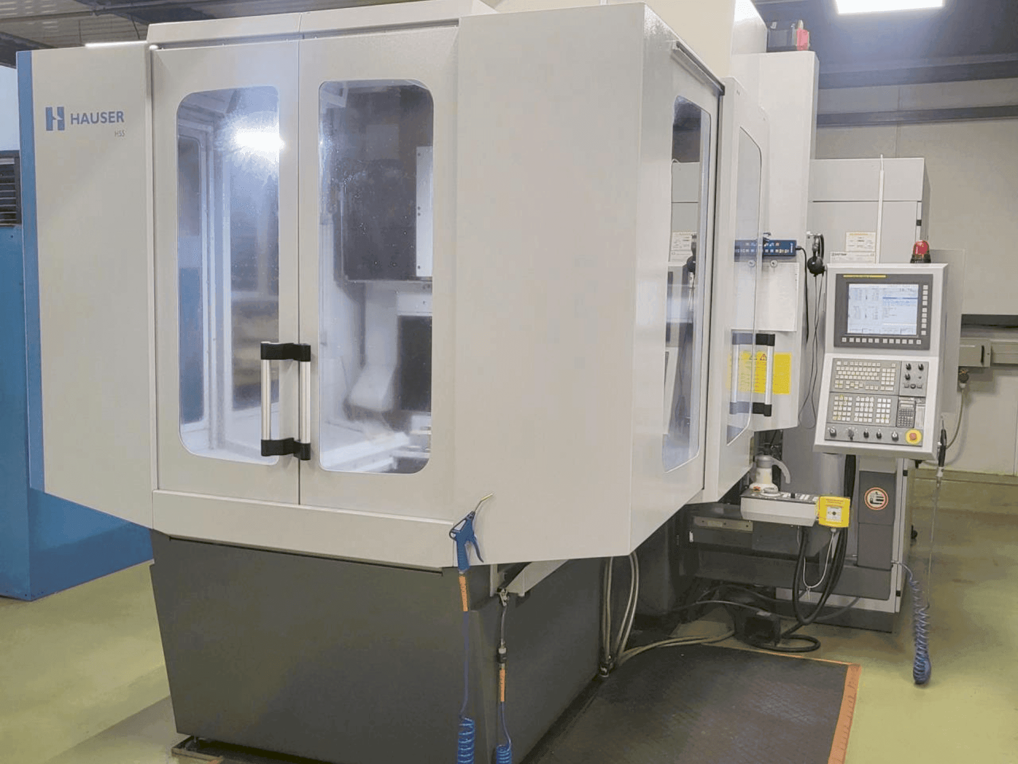 Vista frontal de la máquina HAUSER KELLENBERGER H55-400