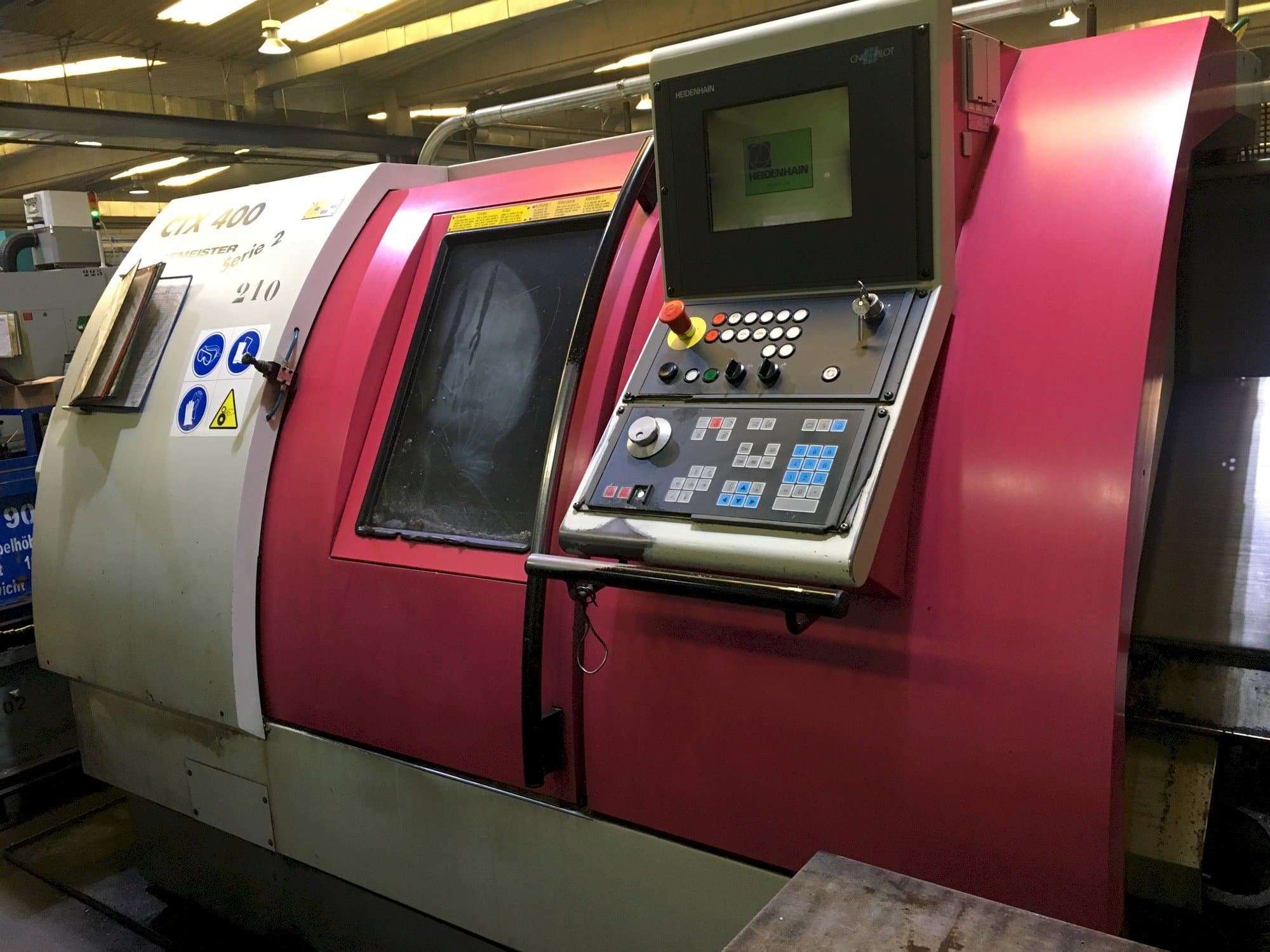 Vista frontal de la máquina Gildemeister CTX-400 S2