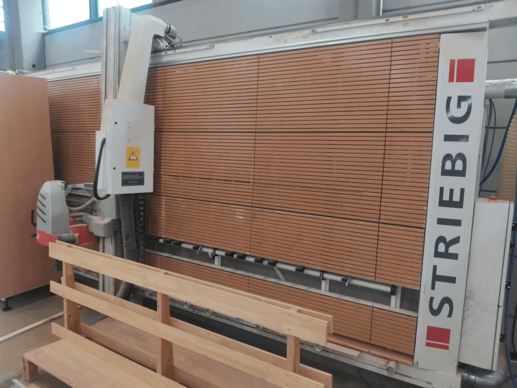 Vista frontal de la máquina STRIEBIG CONTROL 6224