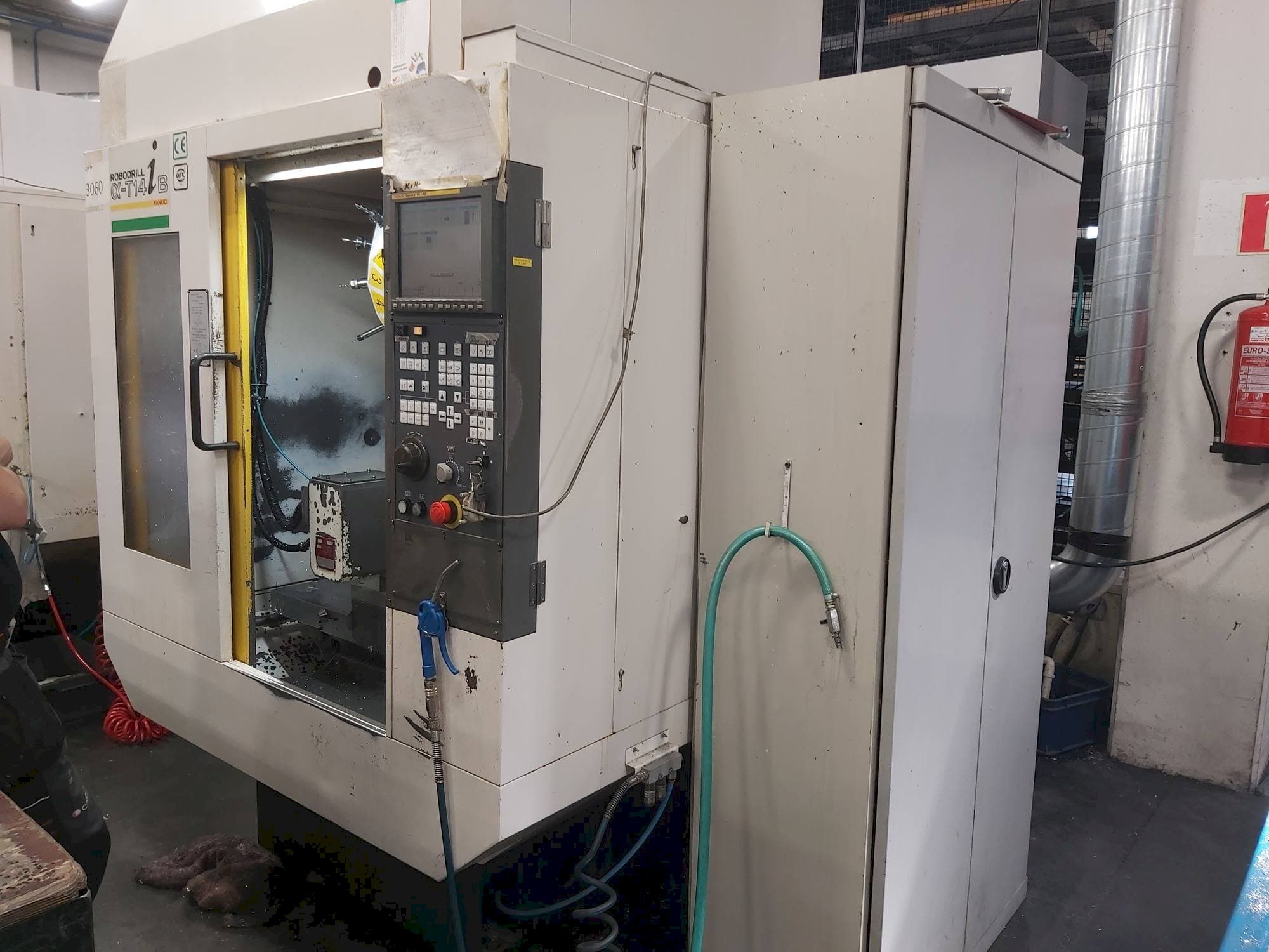 Vista frontal de la máquina FANUC Robodrill Alpha T14iB