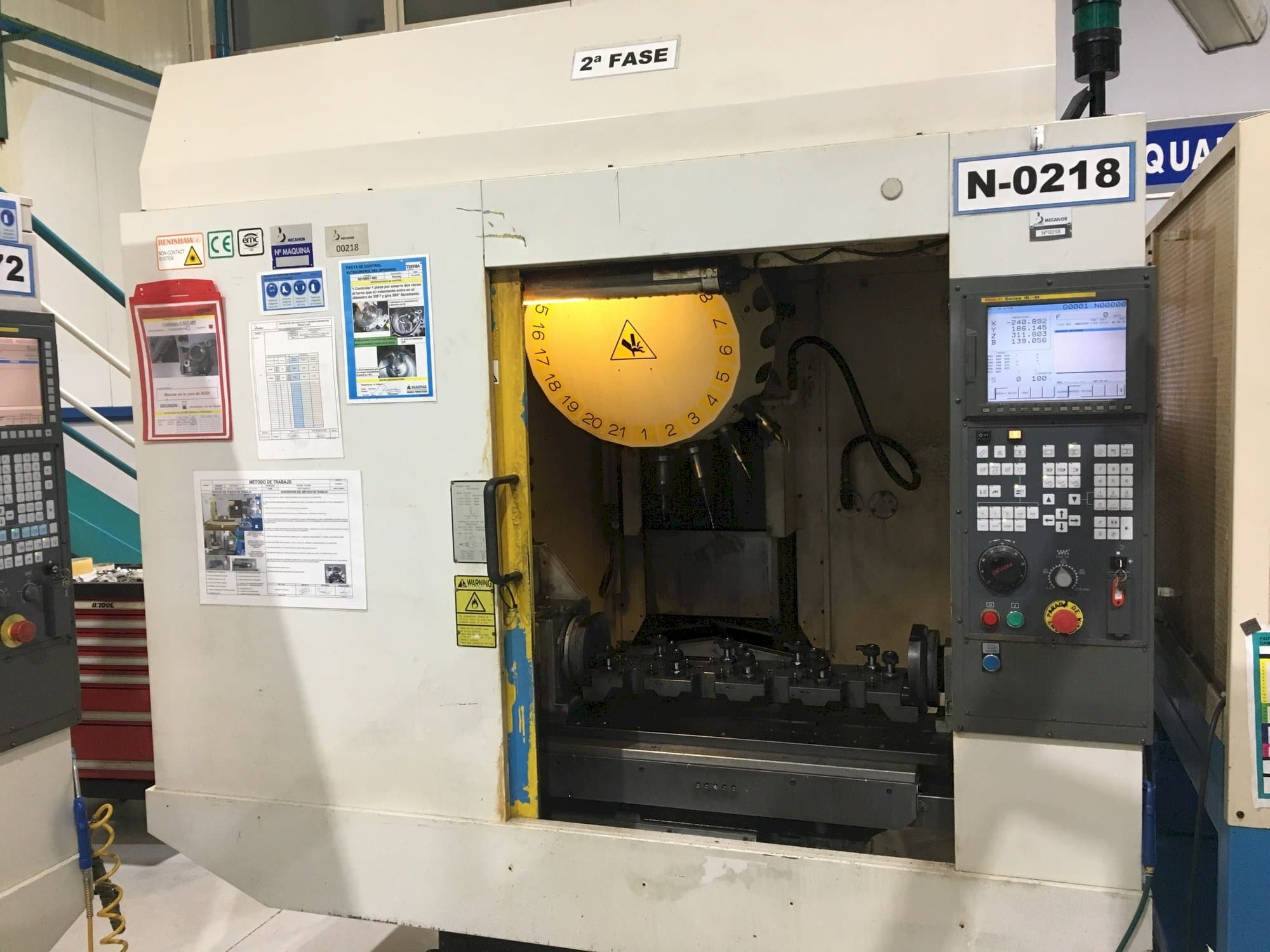 Vista frontal de la máquina FANUC Robodrill alfa-T-21iDL