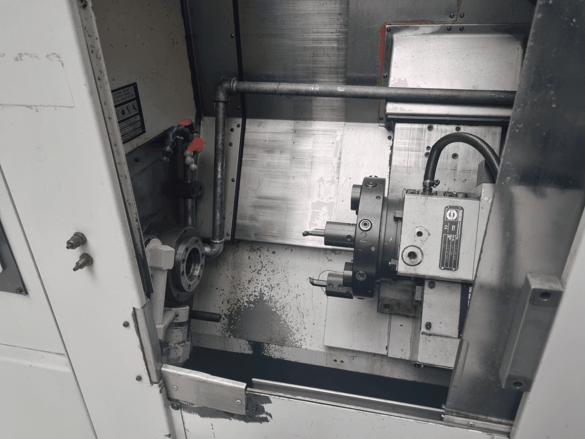 Vista frontal de la máquina SPINNER TC-32MC