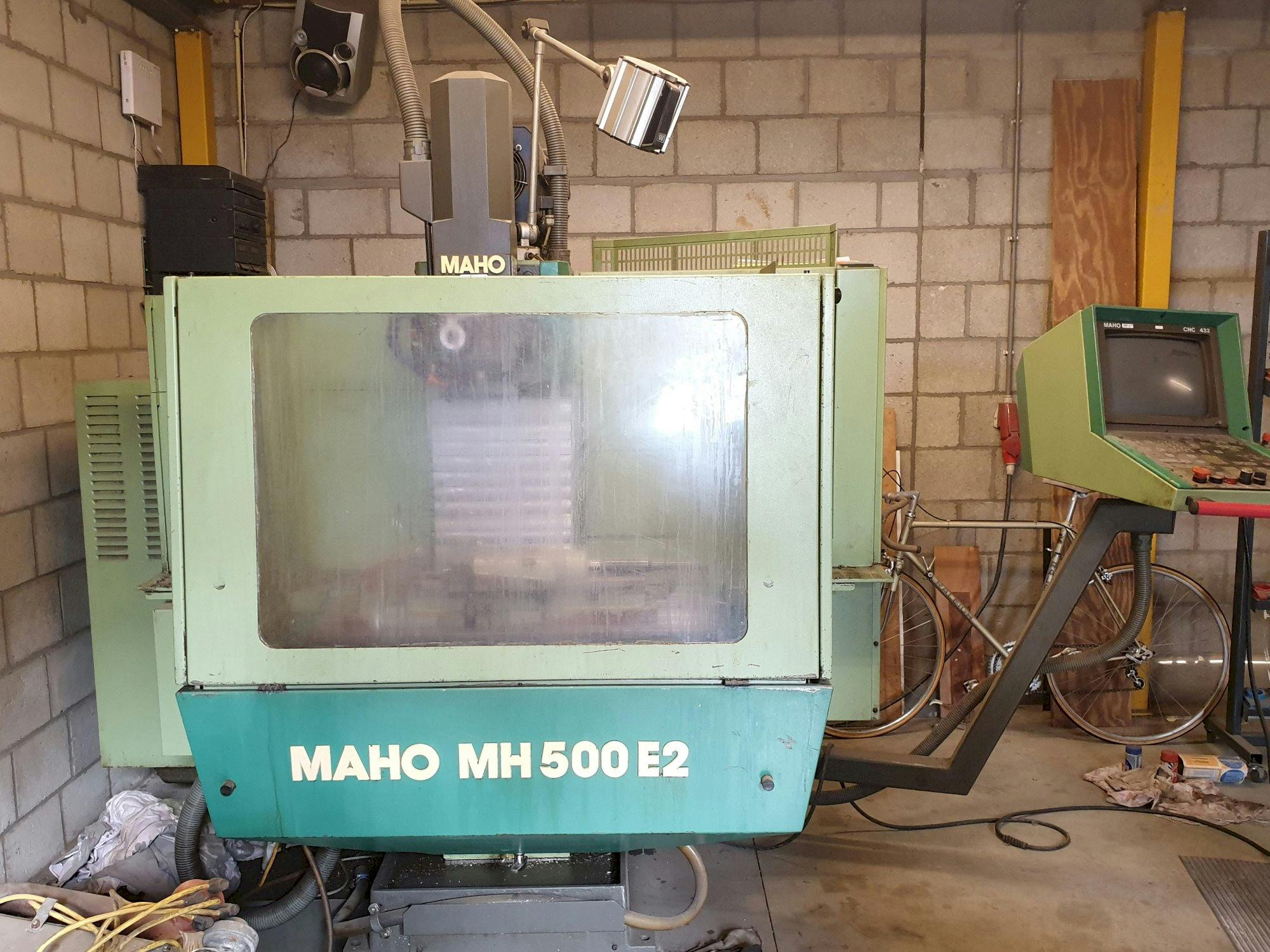 Vista lateral izquierda de la máquina Maho MH 500