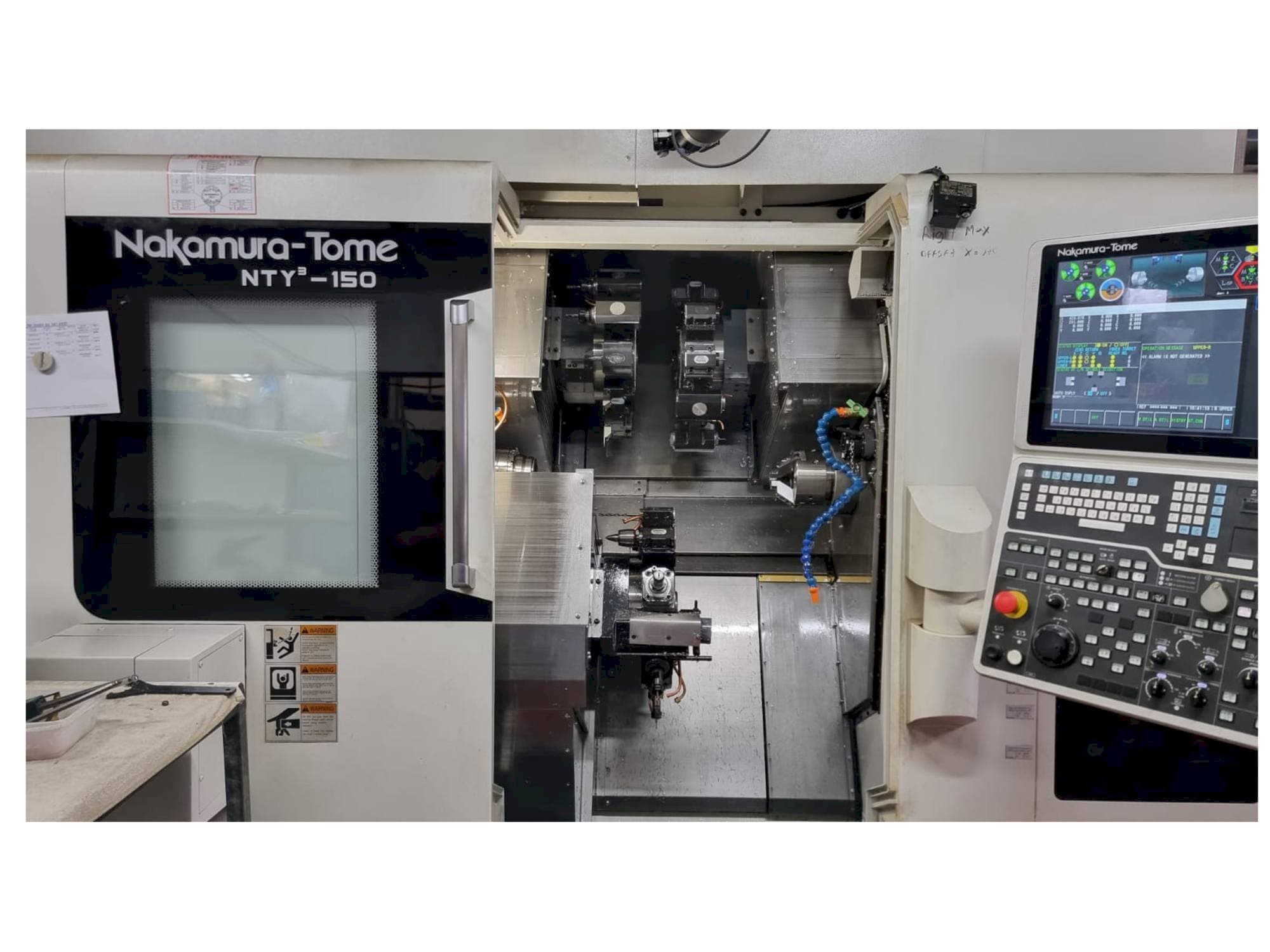 Vista frontal de la máquina NAKAMURA-TOME NTY3-150