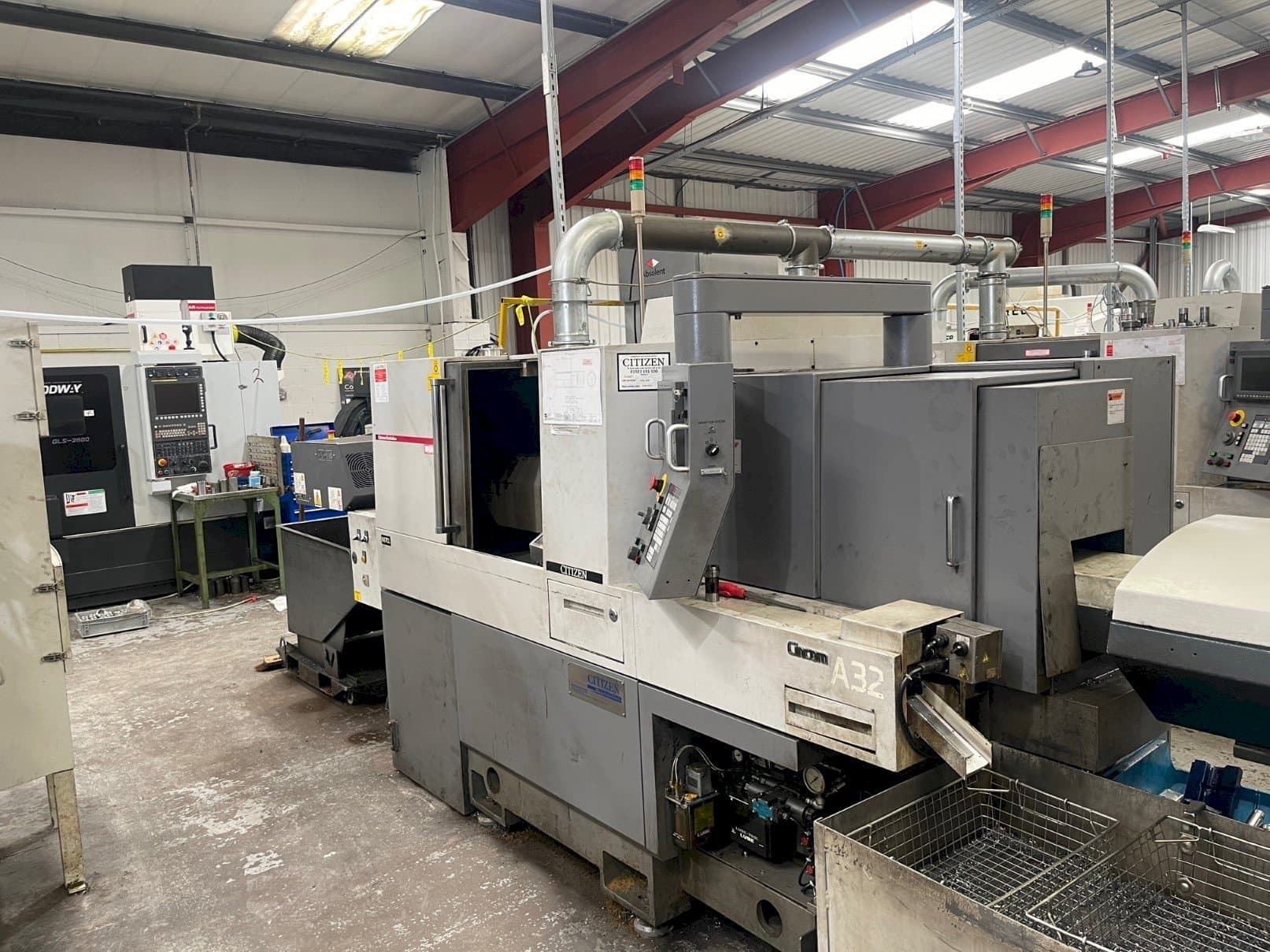 Vista frontal de la máquina Citizen A32-VII CL