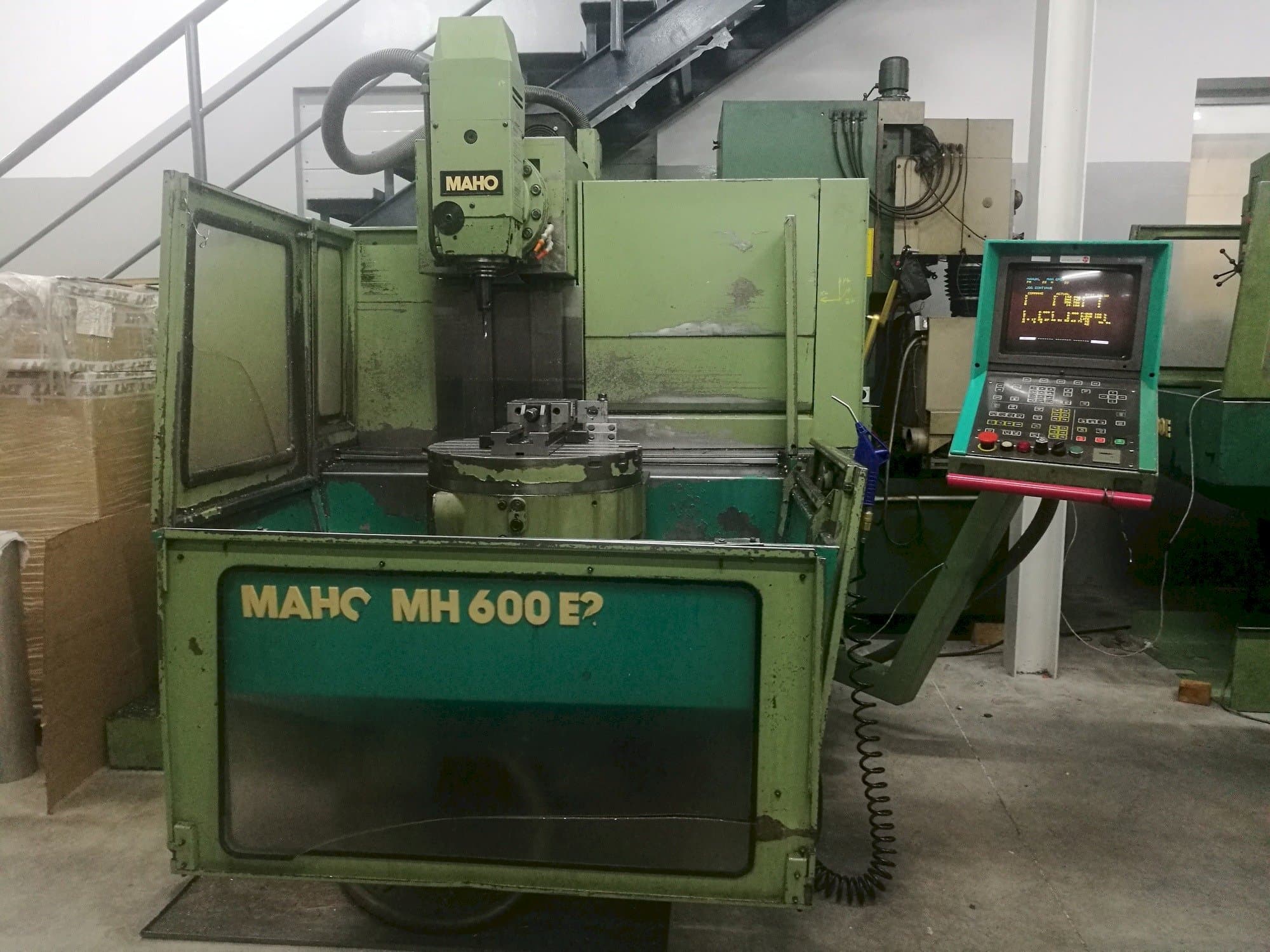 Vista frontal de la máquina Maho MH 600 E2